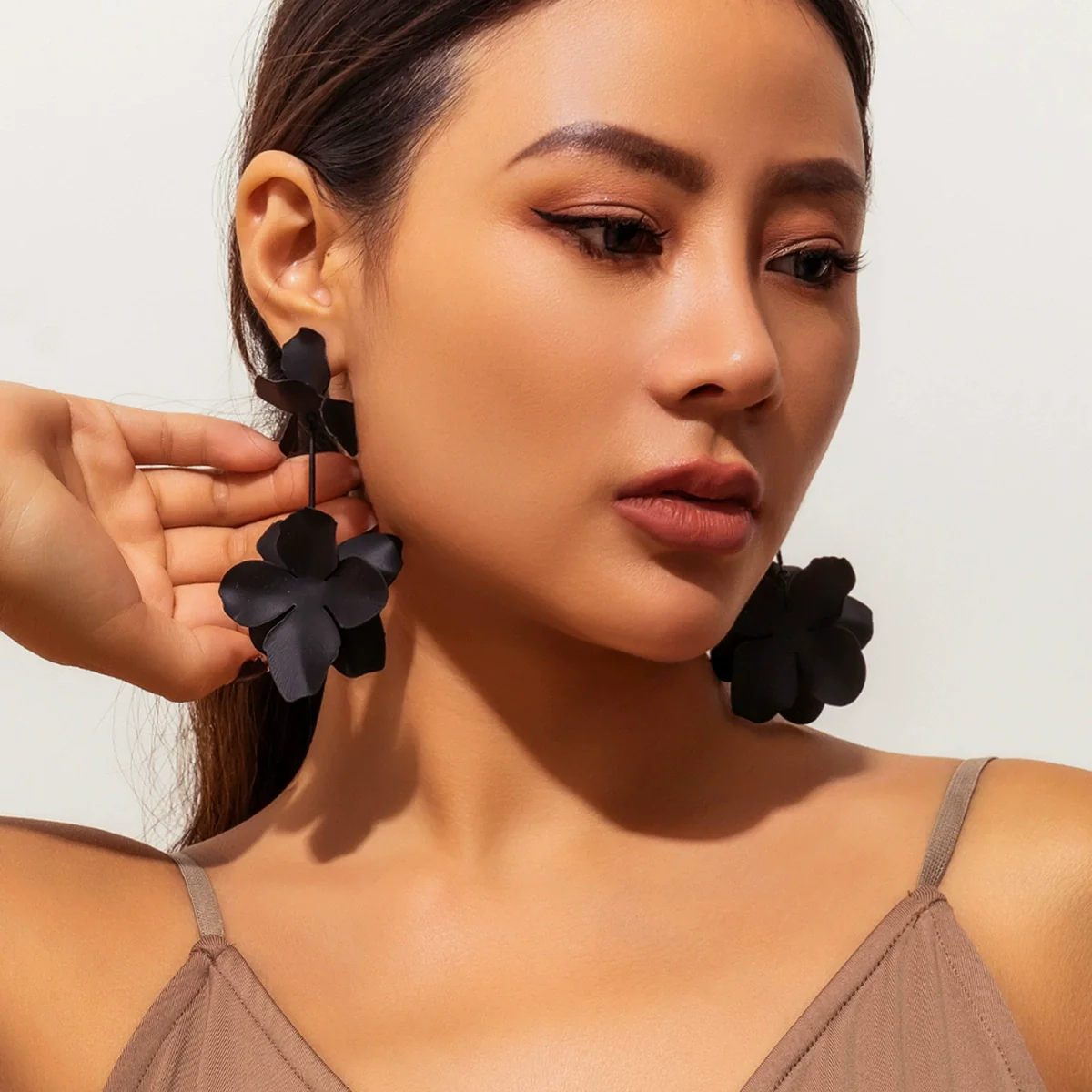 Wholesale Jewelry Flower Iron Earrings Retro Fashion Electroplated - Image 8