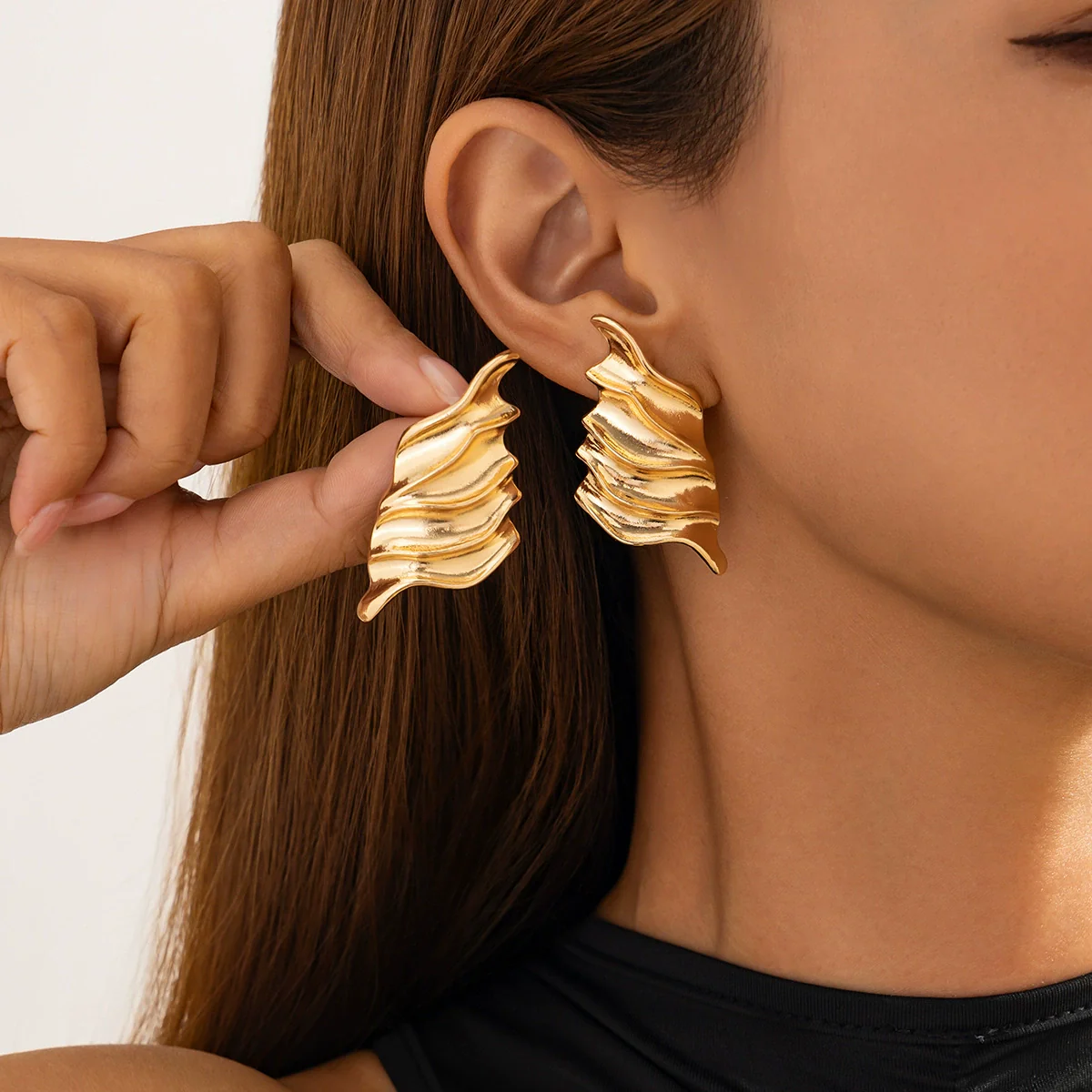 Wholesale Jewelry Geometric Alloy Electroplated Love Earrings For Women - Image 11