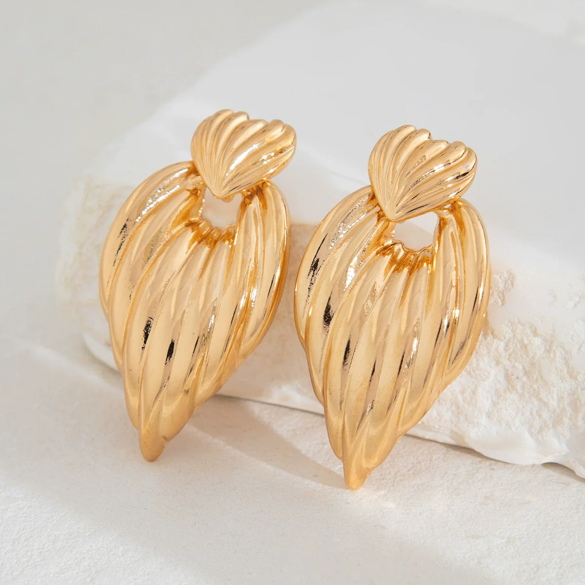 Wholesale Jewelry Geometric Alloy Electroplated Love Earrings For Women - Image 4