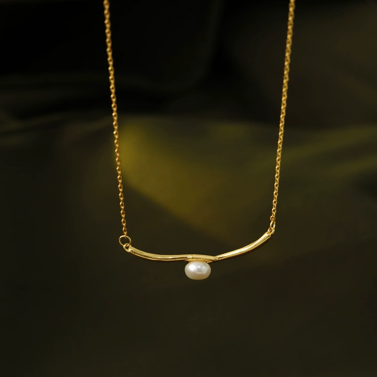 Wholesale Jewelry Geometric Copper Snake Bone Chain Pendant Necklace For Women With Electroplating Treatment - Image 6