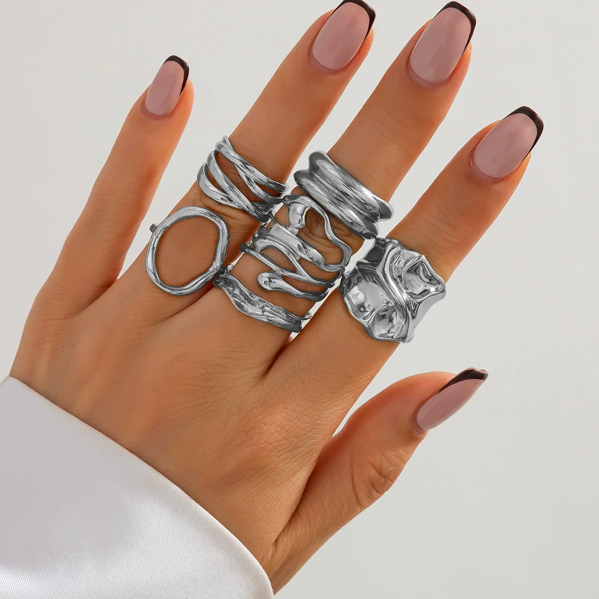 Wholesale Jewelry Geometric Hollow Irregular Zinc Alloy Ring With Electroplating For Women - Image 3