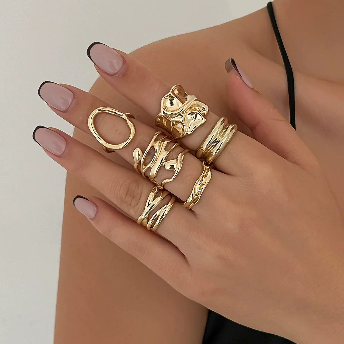 Wholesale Jewelry Geometric Hollow Irregular Zinc Alloy Ring With Electroplating For Women - Image 6
