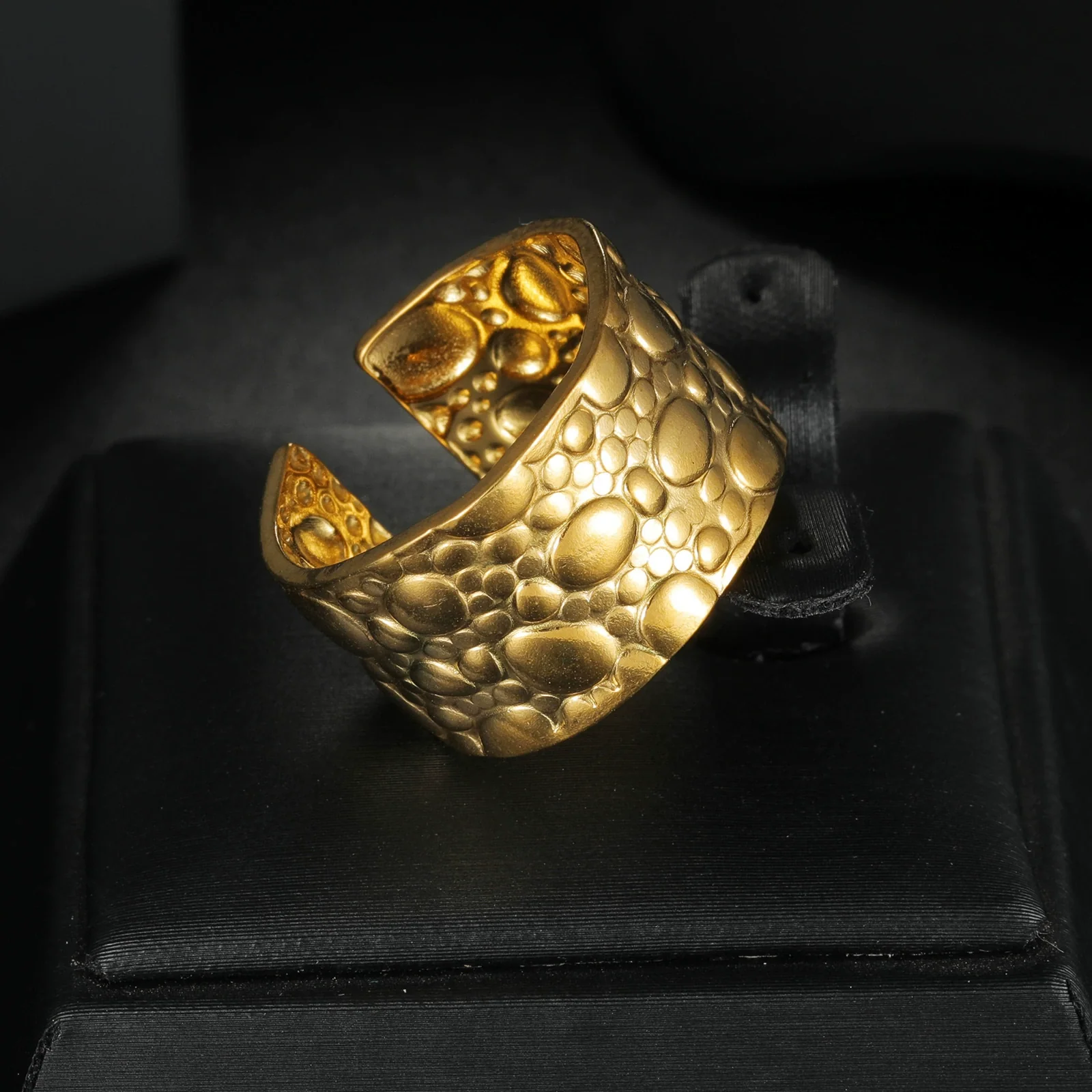 Wholesale Jewelry Geometric Stainless Steel Oil Pressure Three Dimensional Opening Ring With Electroplating - Image 3