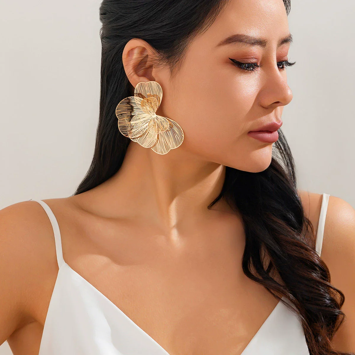 Wholesale Jewelry Highend Hollow Ginkgo Leaf Flower Metal Earrings Copper Electroplating For Women