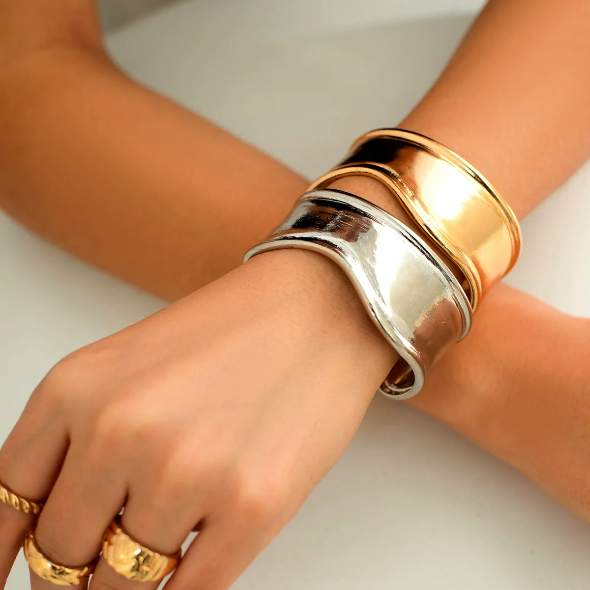 Wholesale Jewelry Hiphop Style Simple Gloss Irregular Alloy Geometric Vshaped Electroplated Bracelet For Women