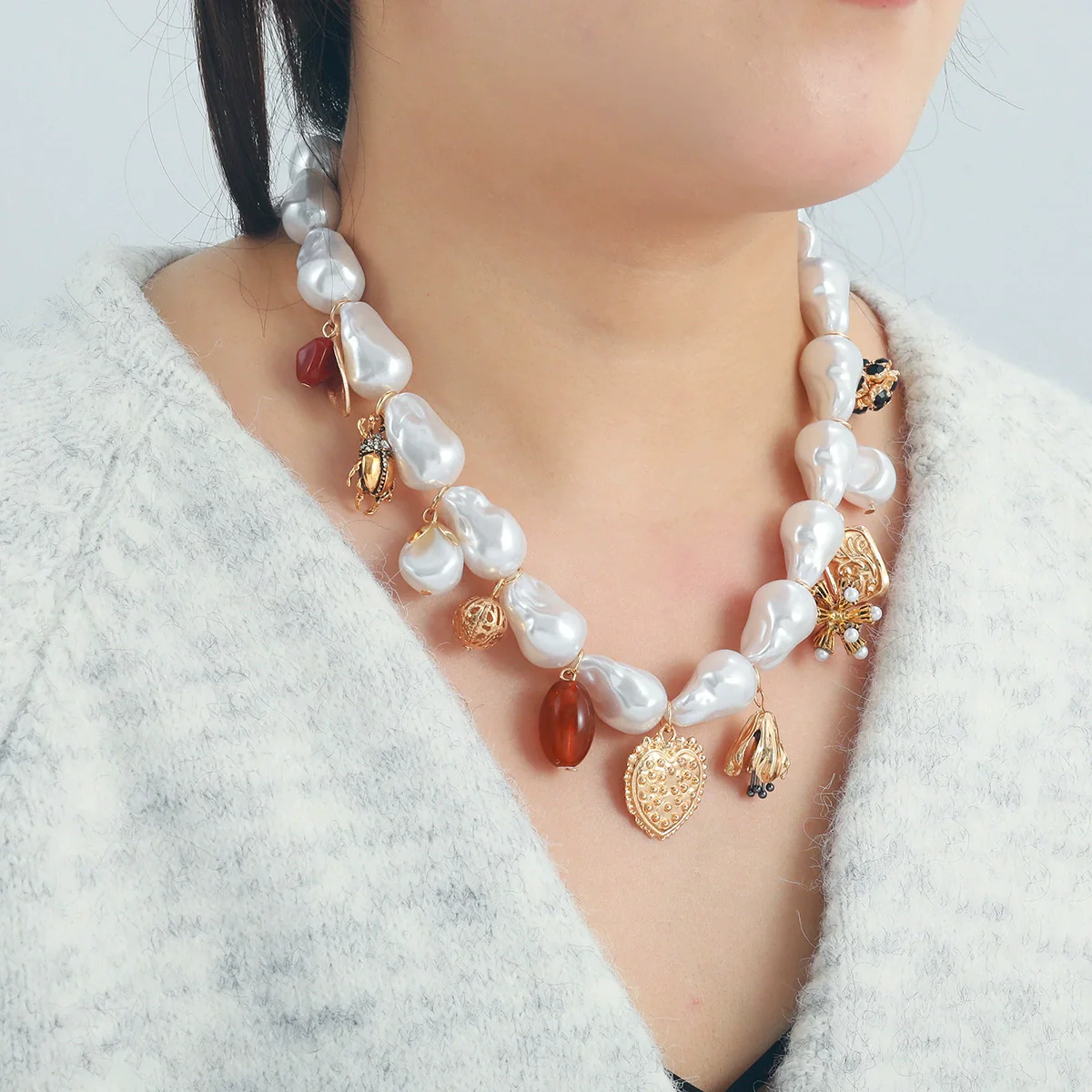 Wholesale Jewelry Imitation Pearl And Alloy Pendant Necklace With Heart Insect Leaves Geometric Pattern Electroplated