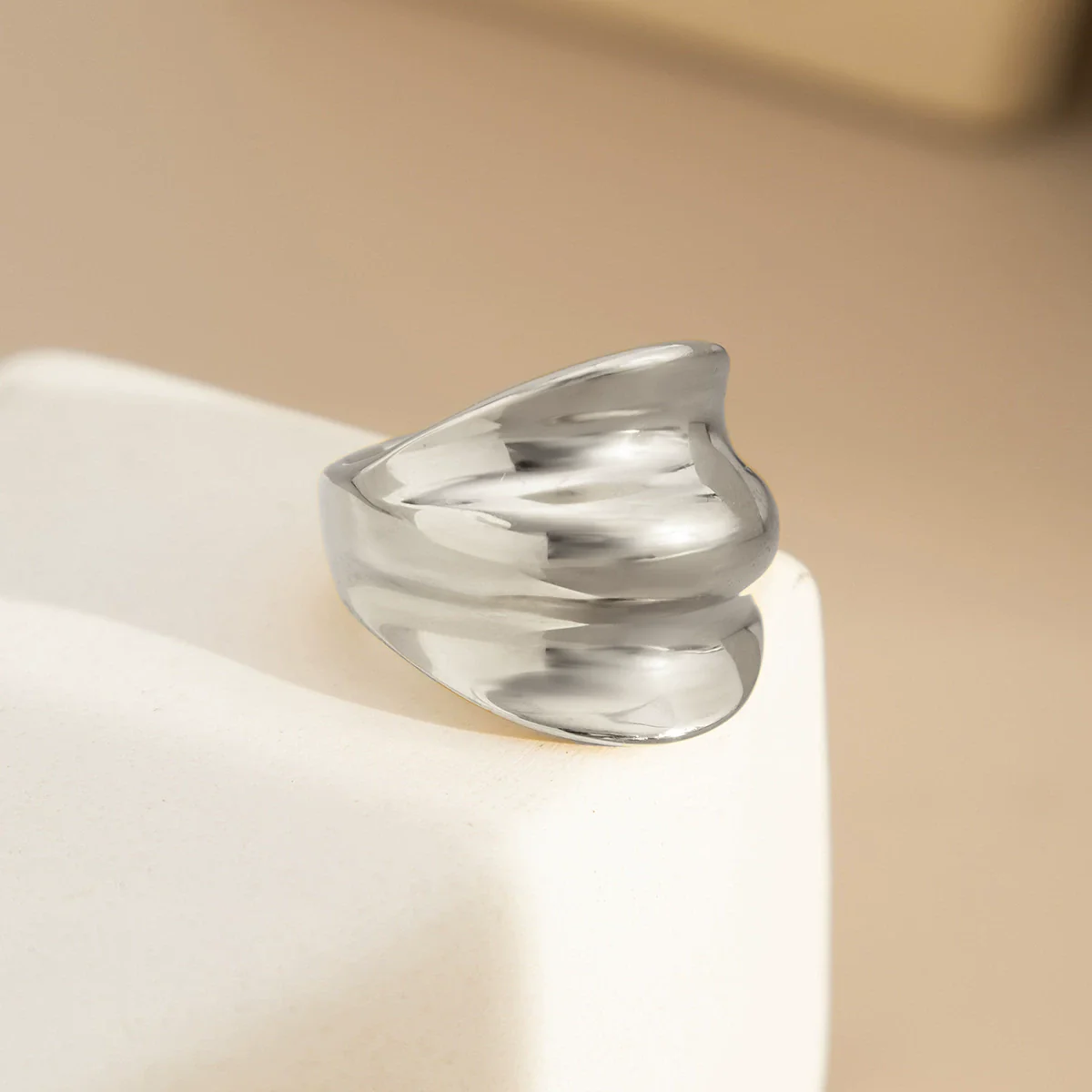 Wholesale Jewelry Metal Geometric Asymmetrical Ring For Women With Electroplating And Concave And Convex Glossy Finish - Image 7