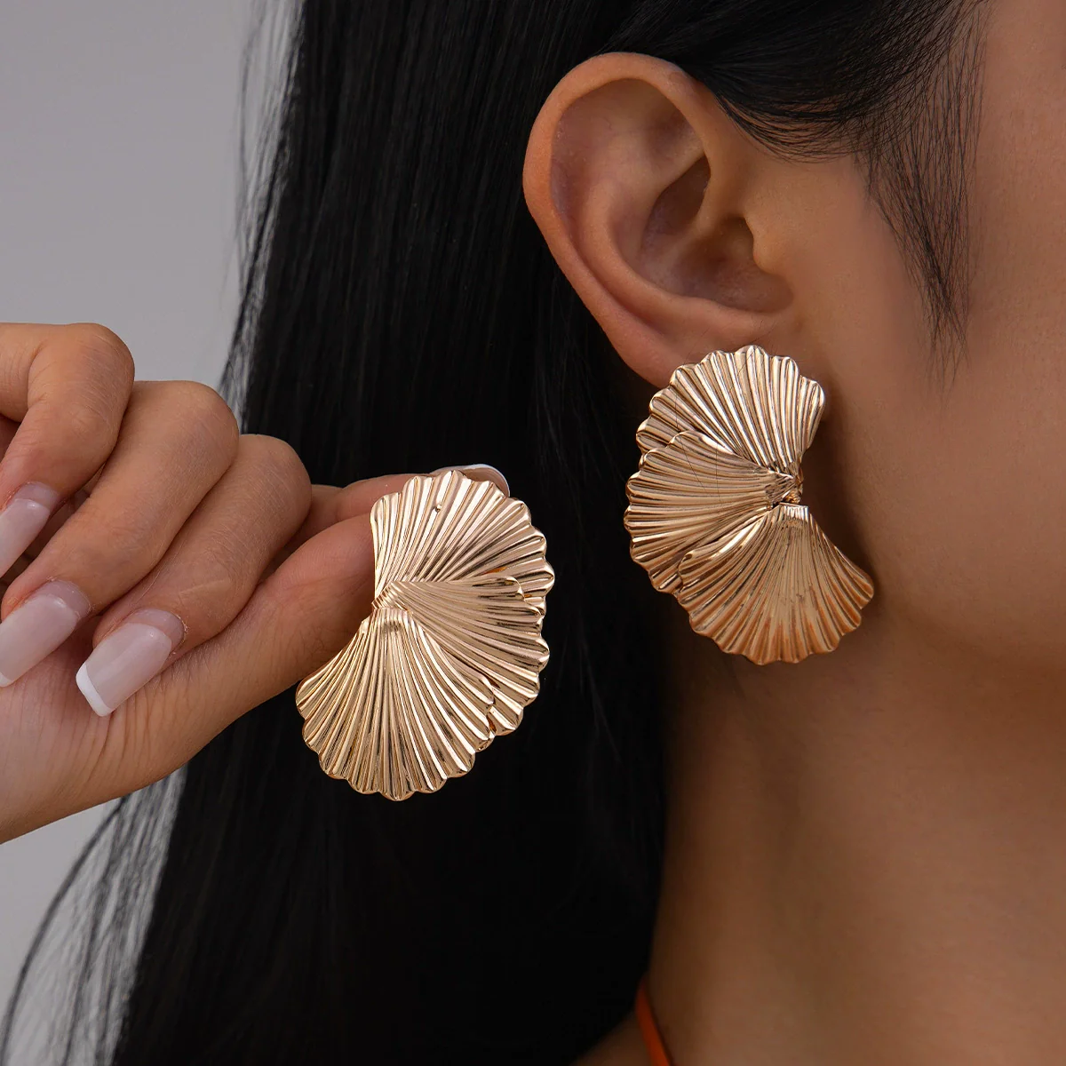 Wholesale Jewelry Metal Geometric Electroplating Highend Minimalist Women's Earrings - Image 6