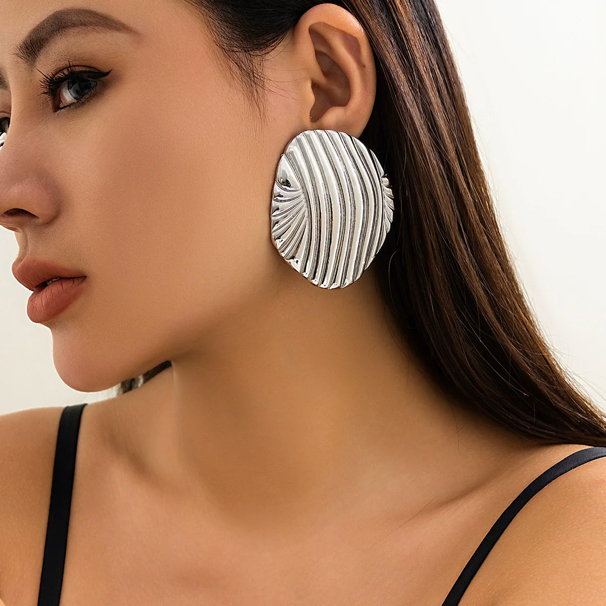 Wholesale Jewelry Metal Geometric Striped Stud Earrings With Electroplating For Women - Image 3
