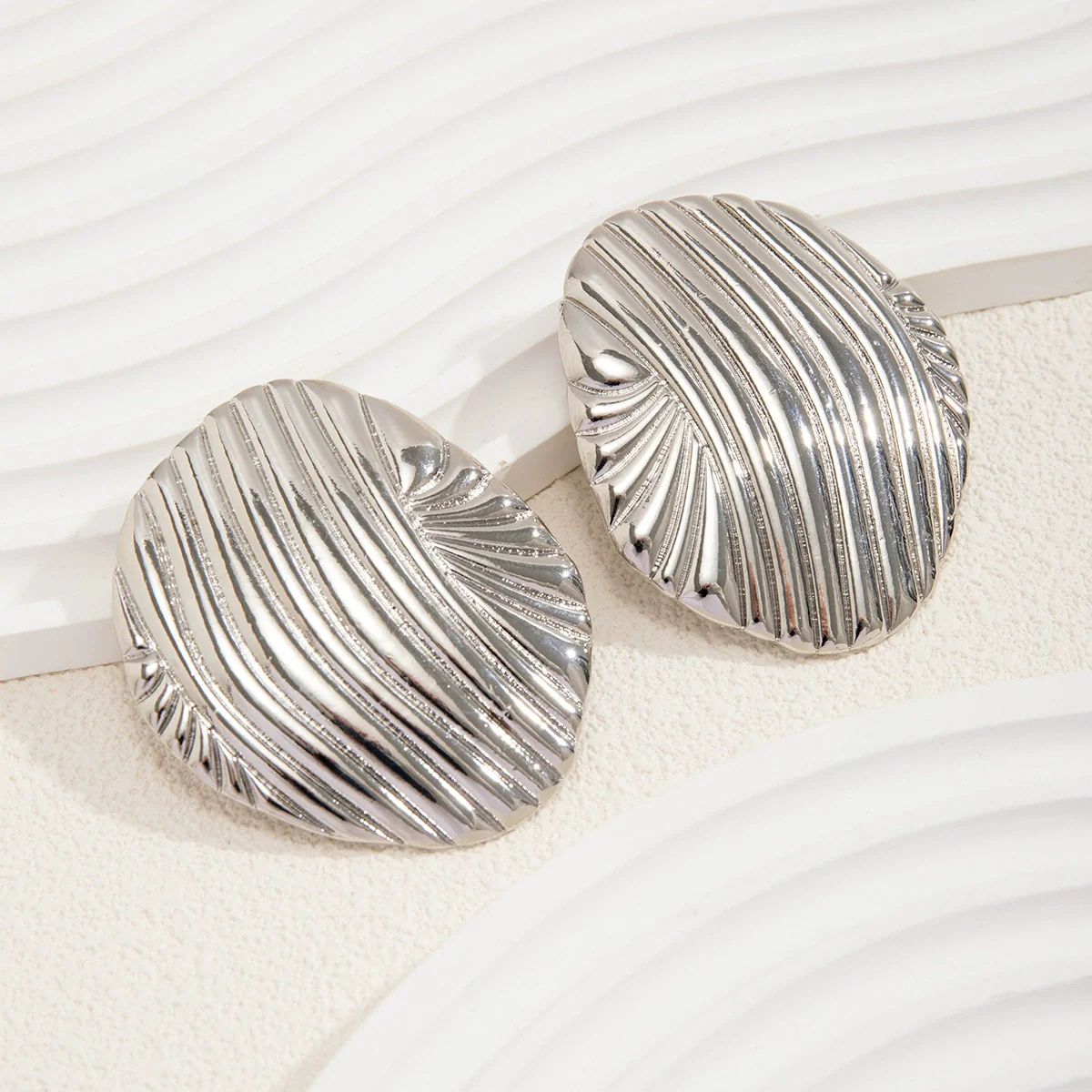 Wholesale Jewelry Metal Geometric Striped Stud Earrings With Electroplating For Women - Image 4