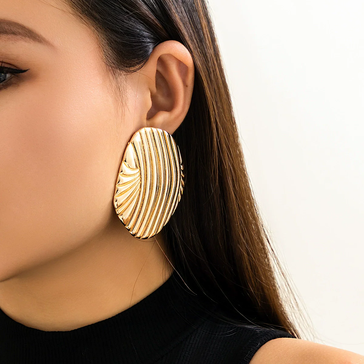 Wholesale Jewelry Metal Geometric Striped Stud Earrings With Electroplating For Women - Image 6