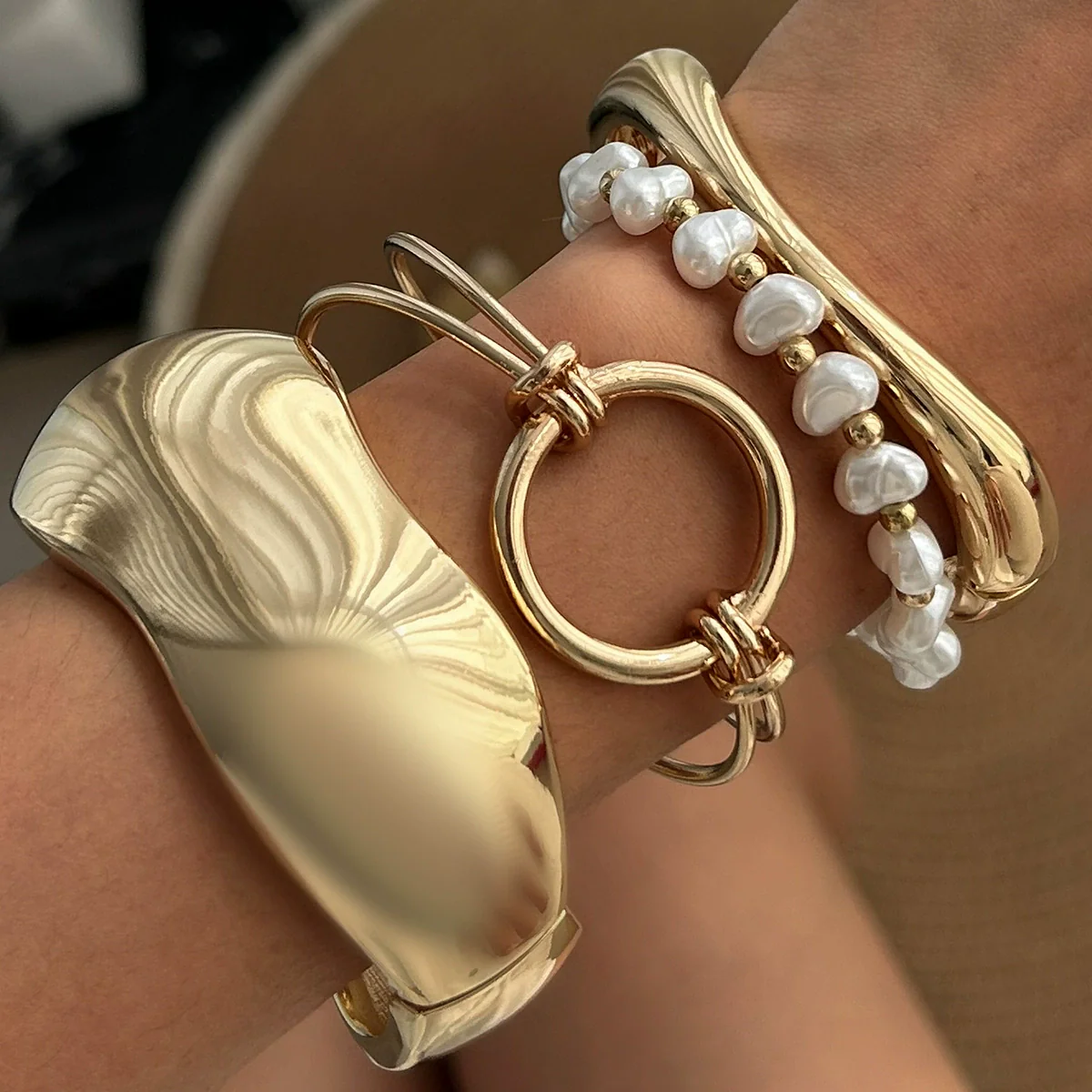 Wholesale Jewelry Minimalist Geometric Alloy And Pearl Bracelet Electroplated