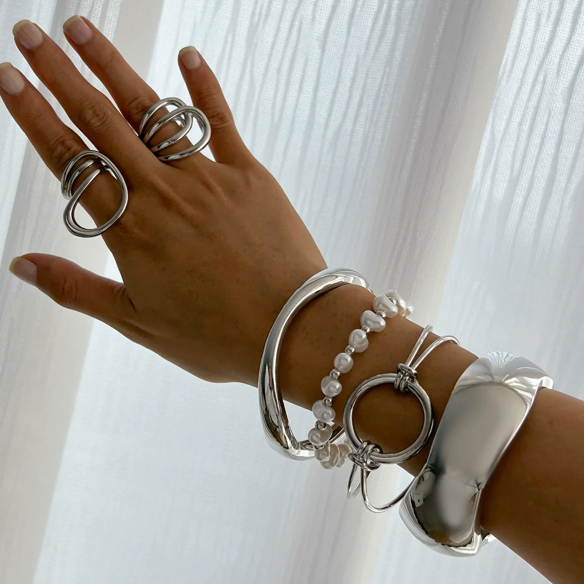 Wholesale Jewelry Minimalist Geometric Alloy And Pearl Bracelet Electroplated - Image 4