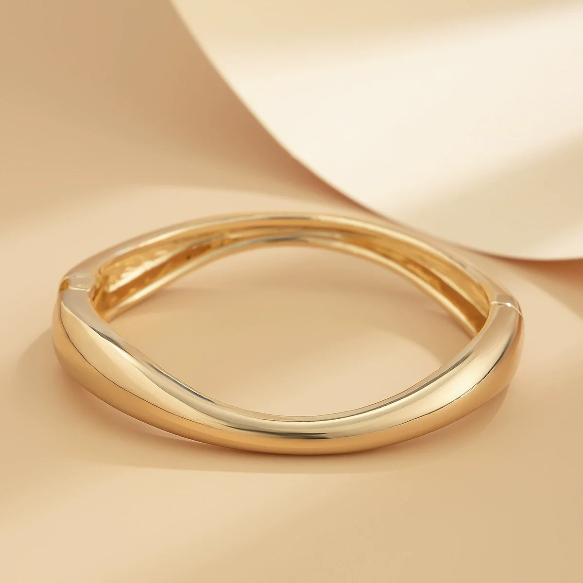 Wholesale Jewelry Minimalist Geometric Alloy And Pearl Bracelet Electroplated - Image 6