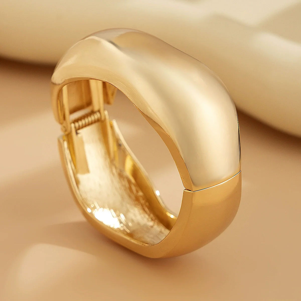 Wholesale Jewelry Minimalist Geometric Alloy And Pearl Bracelet Electroplated - Image 8