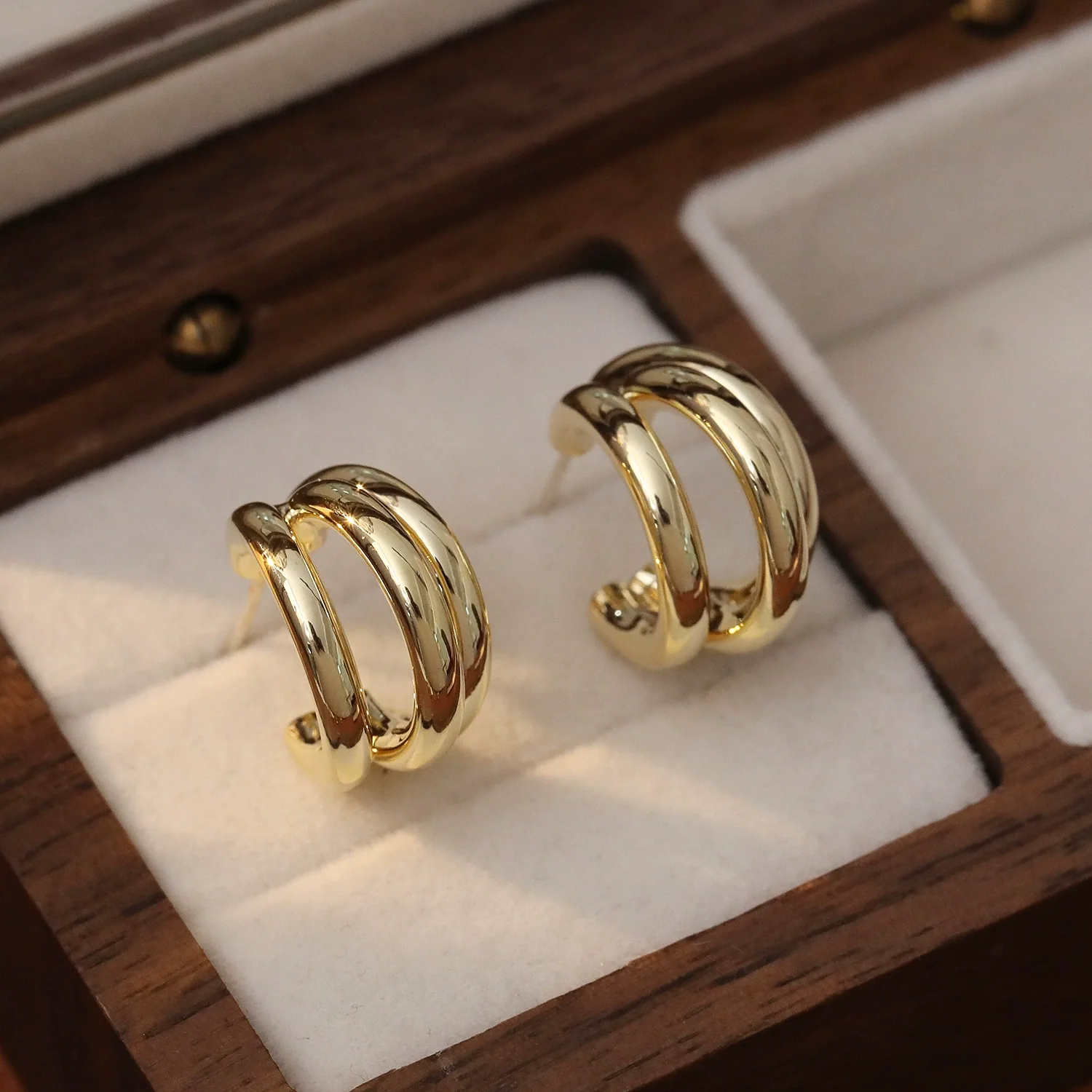 Wholesale Jewelry Minimalist Geometric Copper Alloy Cshaped Hollow Electroplated Earrings For Women - Image 4