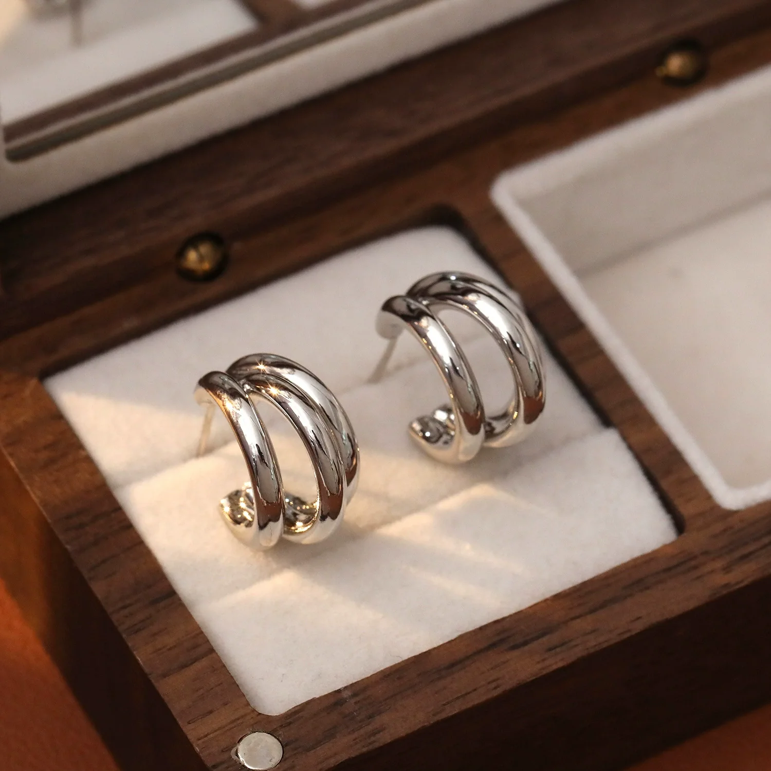 Wholesale Jewelry Minimalist Geometric Copper Alloy Cshaped Hollow Electroplated Earrings For Women - Image 6