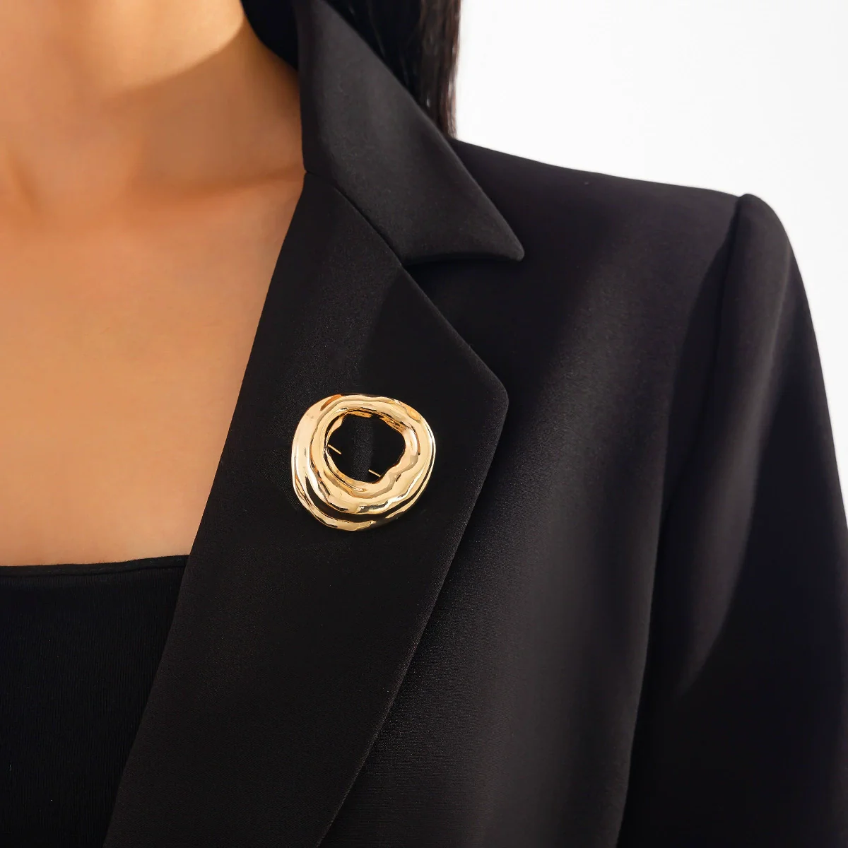 Wholesale Jewelry Minimalist Style Geometric Alloy Liquid Irregular Brooch For Women Electroplated - Image 8
