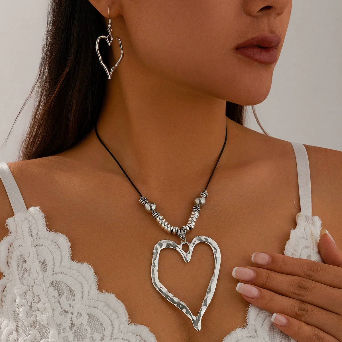 Wholesale Jewelry Niche Geometric Leather Wax Alloy Clavicle Chain With Electroplating - Image 6