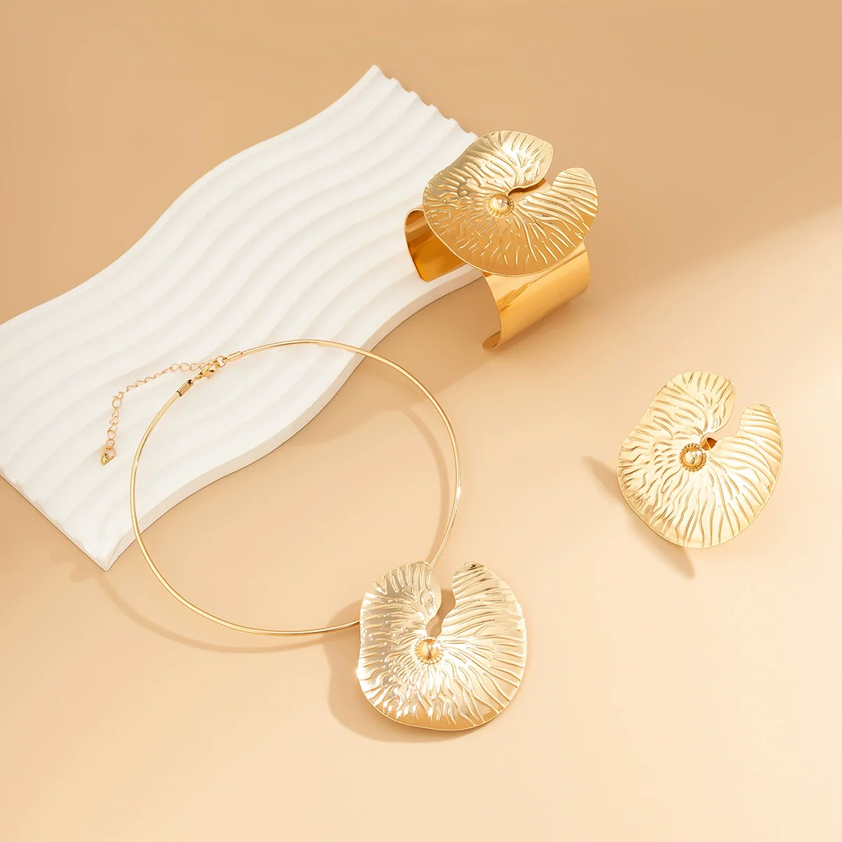 Wholesale Jewelry Punk Style Alloy Collar Necklace With Flower Pattern And Electroplating Treatment For Women - Image 4