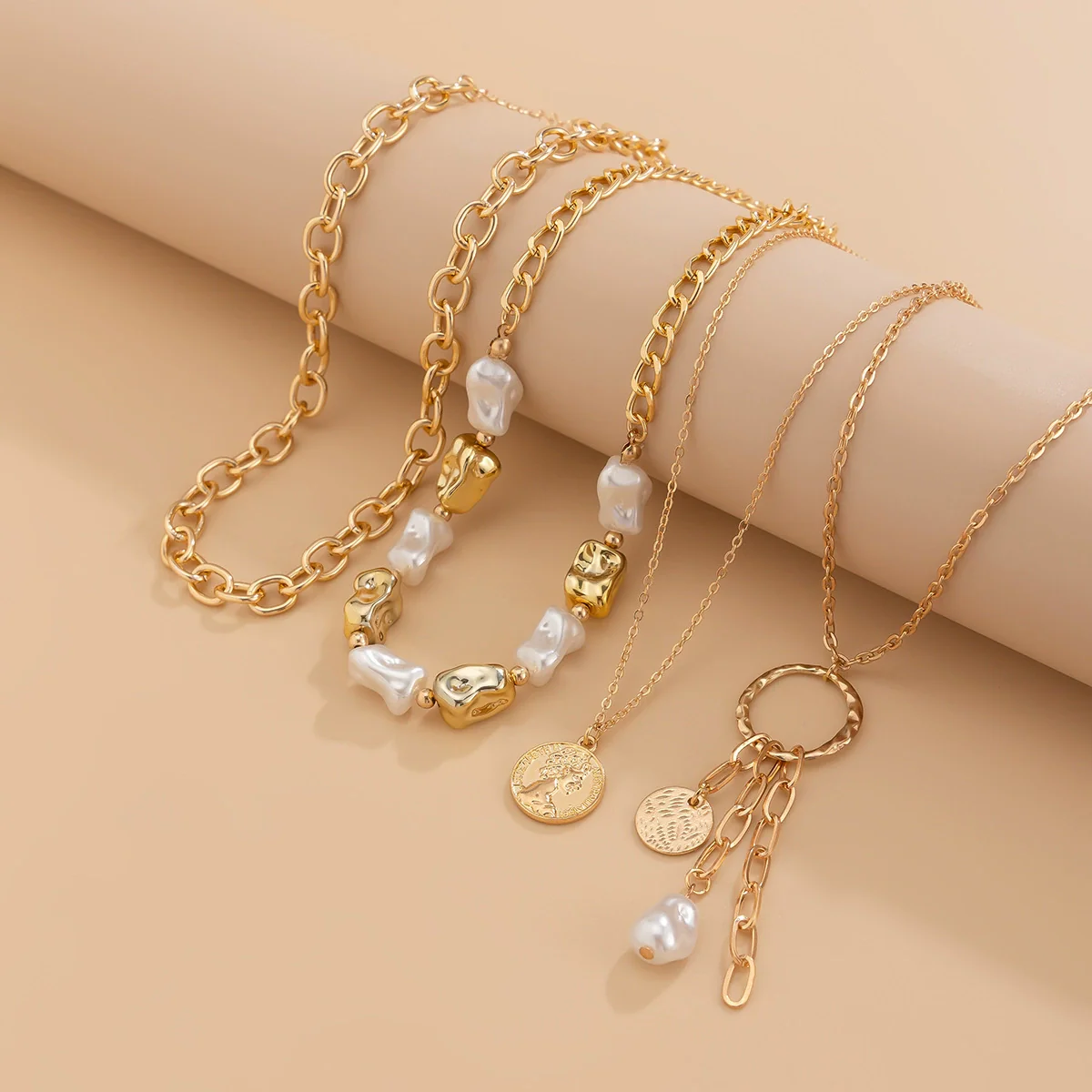 Wholesale Jewelry Retro Baroque Style Imitation Pearl Stacked Metal Geometric Pendant Necklace For Women - Image 4