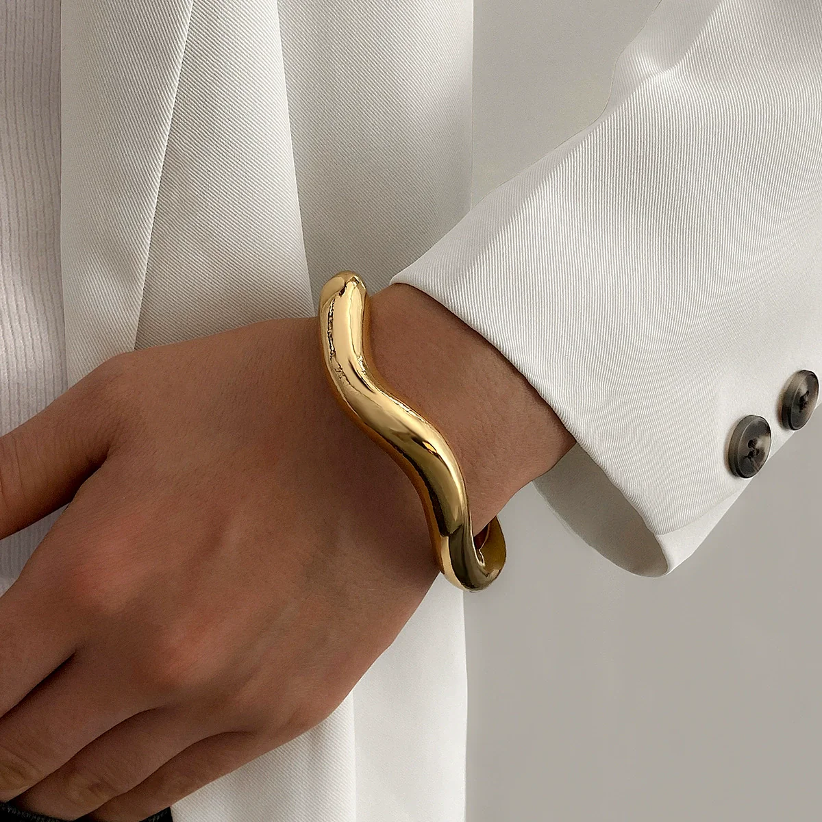 Wholesale Jewelry Retro Exaggerated Irregular Pleated Alloy Bracelet With Electroplating - Image 13