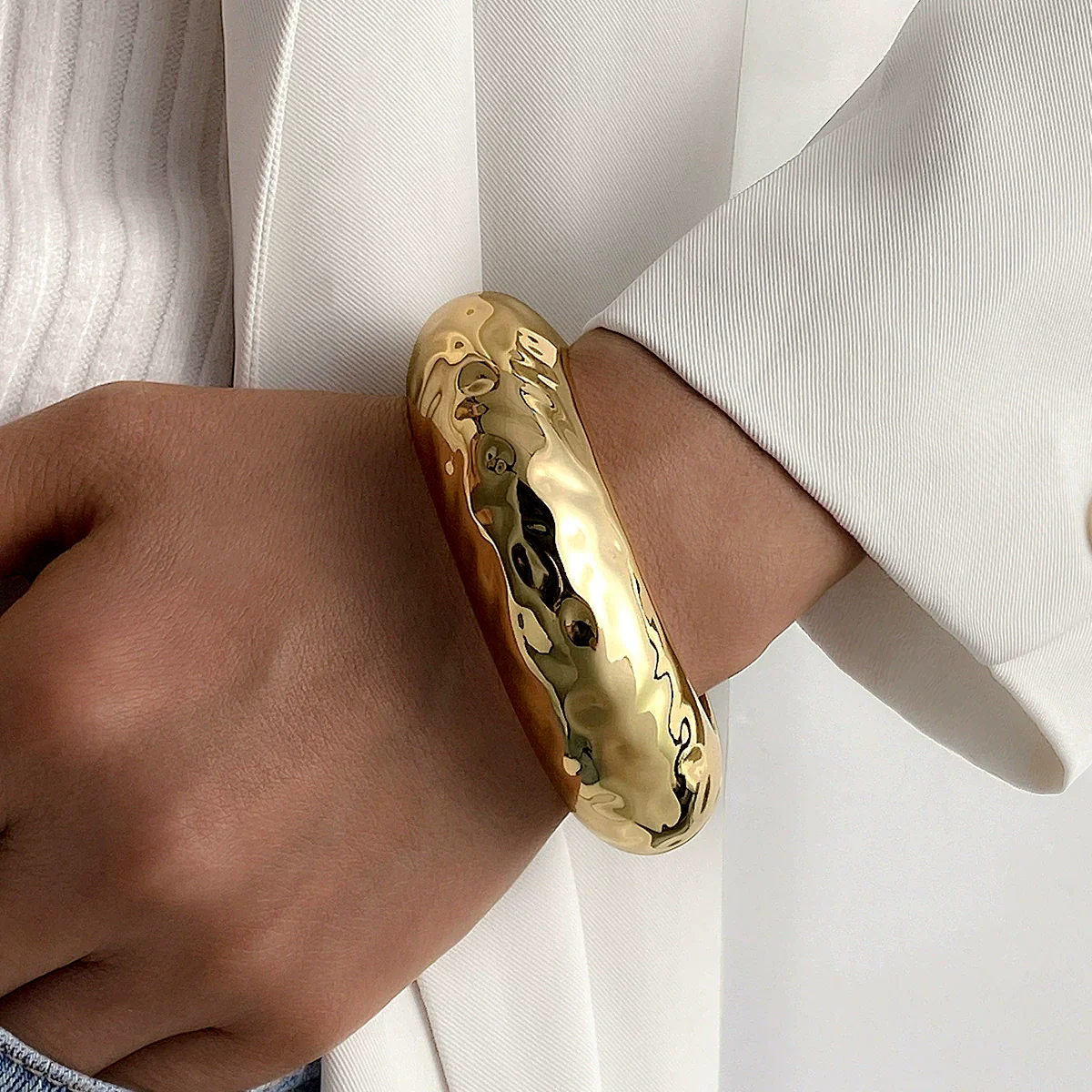 Wholesale Jewelry Retro Exaggerated Irregular Pleated Alloy Bracelet With Electroplating - Image 14