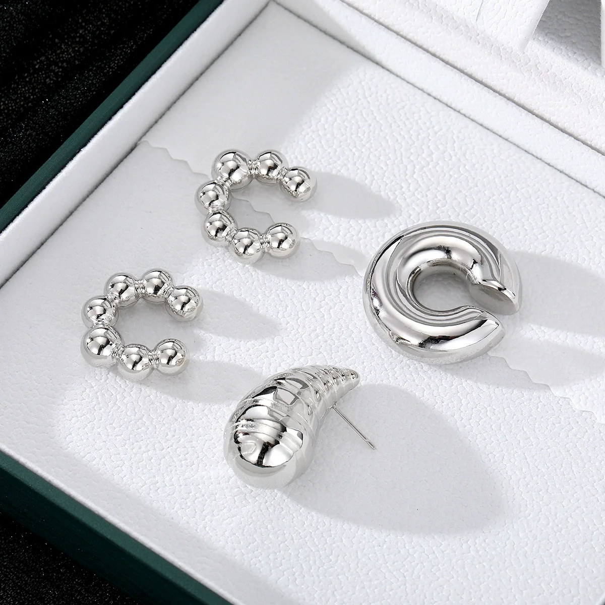 Wholesale Jewelry Retro Fashion Drop Shaped Plastic And Resin Electroplated Ear Bone Clips For Women - Image 4