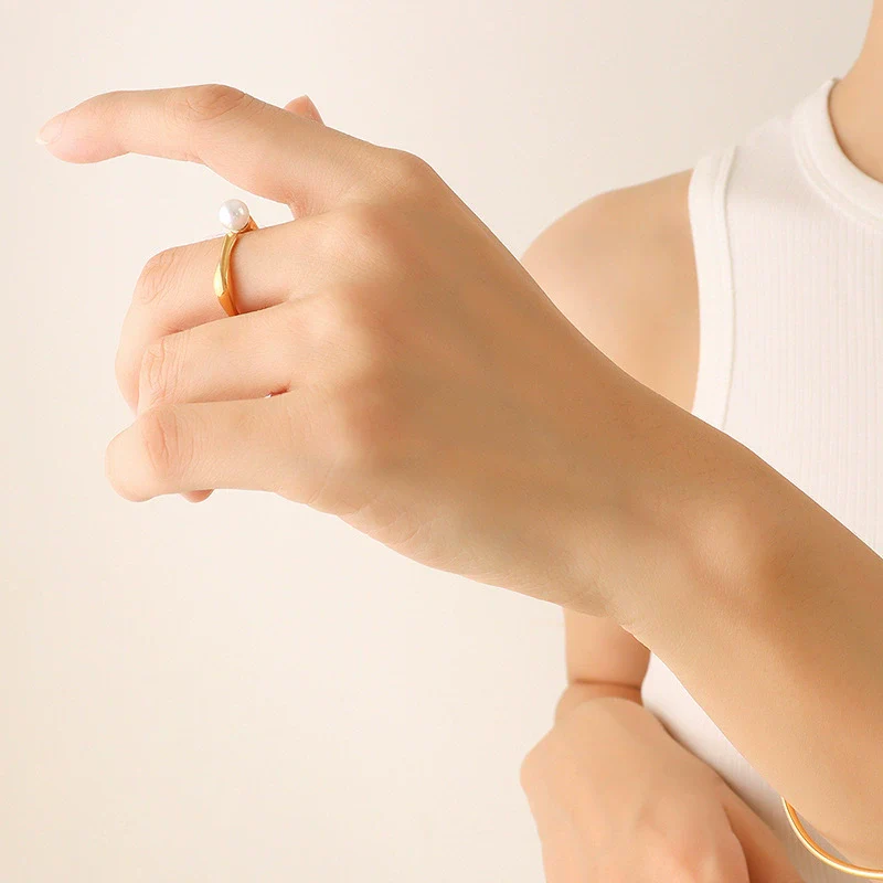 Wholesale Jewelry Retro Fashion Imitation Pearl Opening Ring Titanium Steel Gold Plated Geometric Women's Ring - Image 3