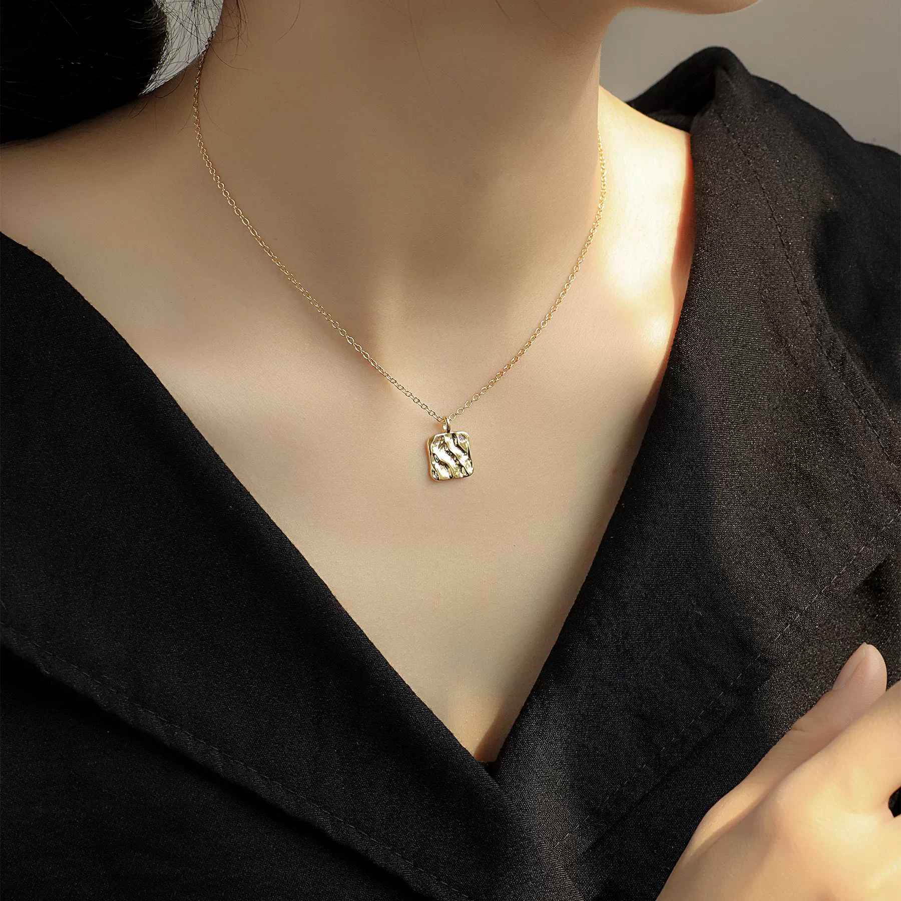 Wholesale Jewelry Retro Geometric Wavy Square Copper Real Gold Inlaid Zircon Cross Chain Necklace - Image 4