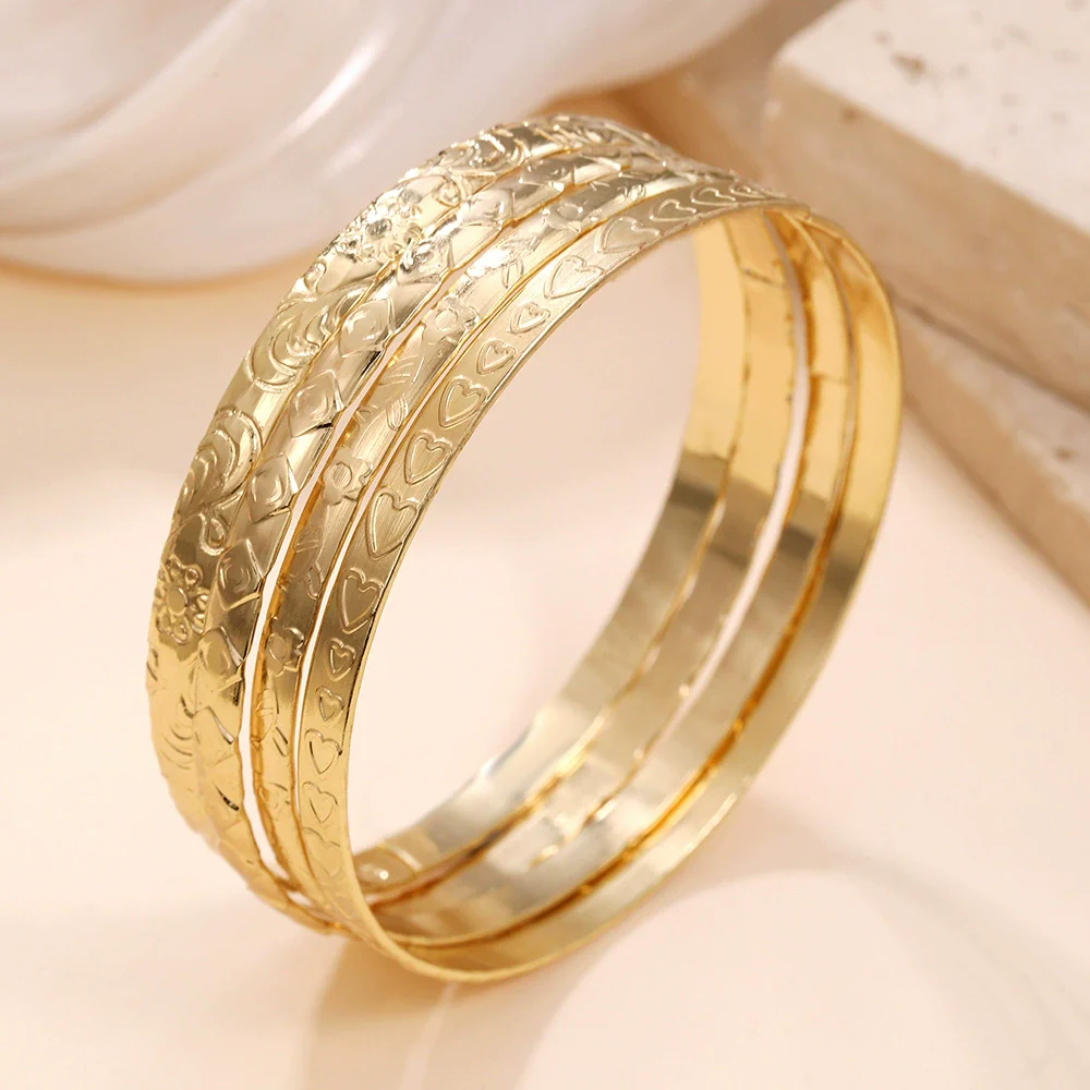 Wholesale Jewelry Retro Simple Geometric Flower Love Pattern Iron Electroplated Women's Bracelet - Image 2