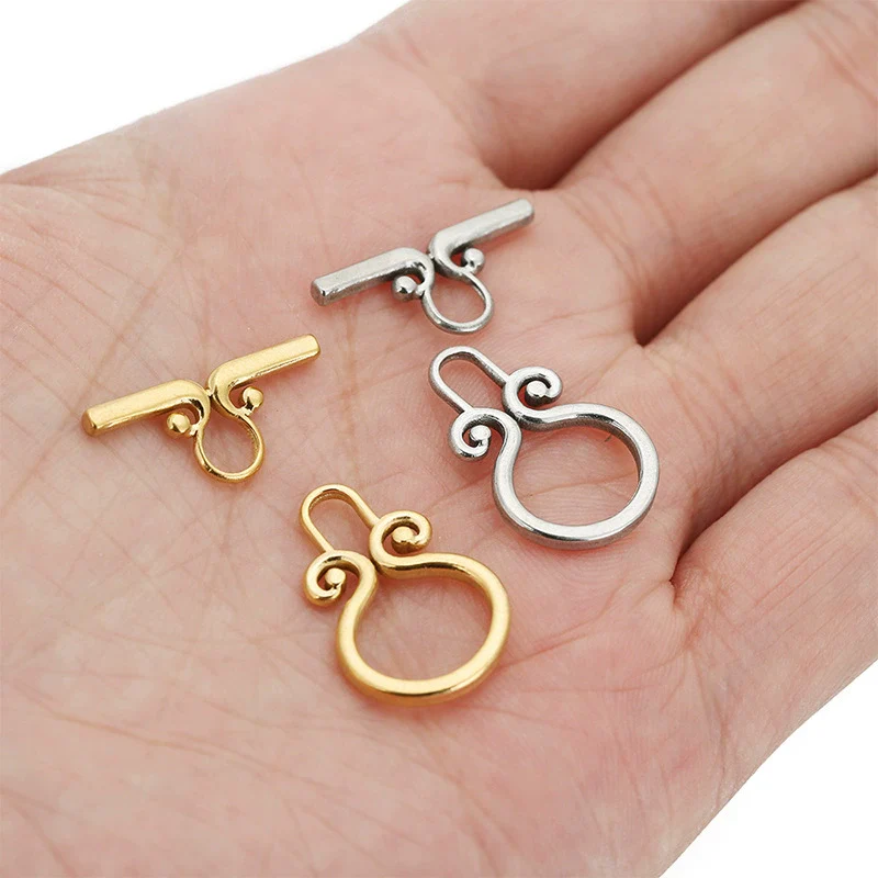 Wholesale Jewelry Retro Style Flower Pattern Stainless Steel Obuckle Necklace And Bracelet With Electroplating - Image 4