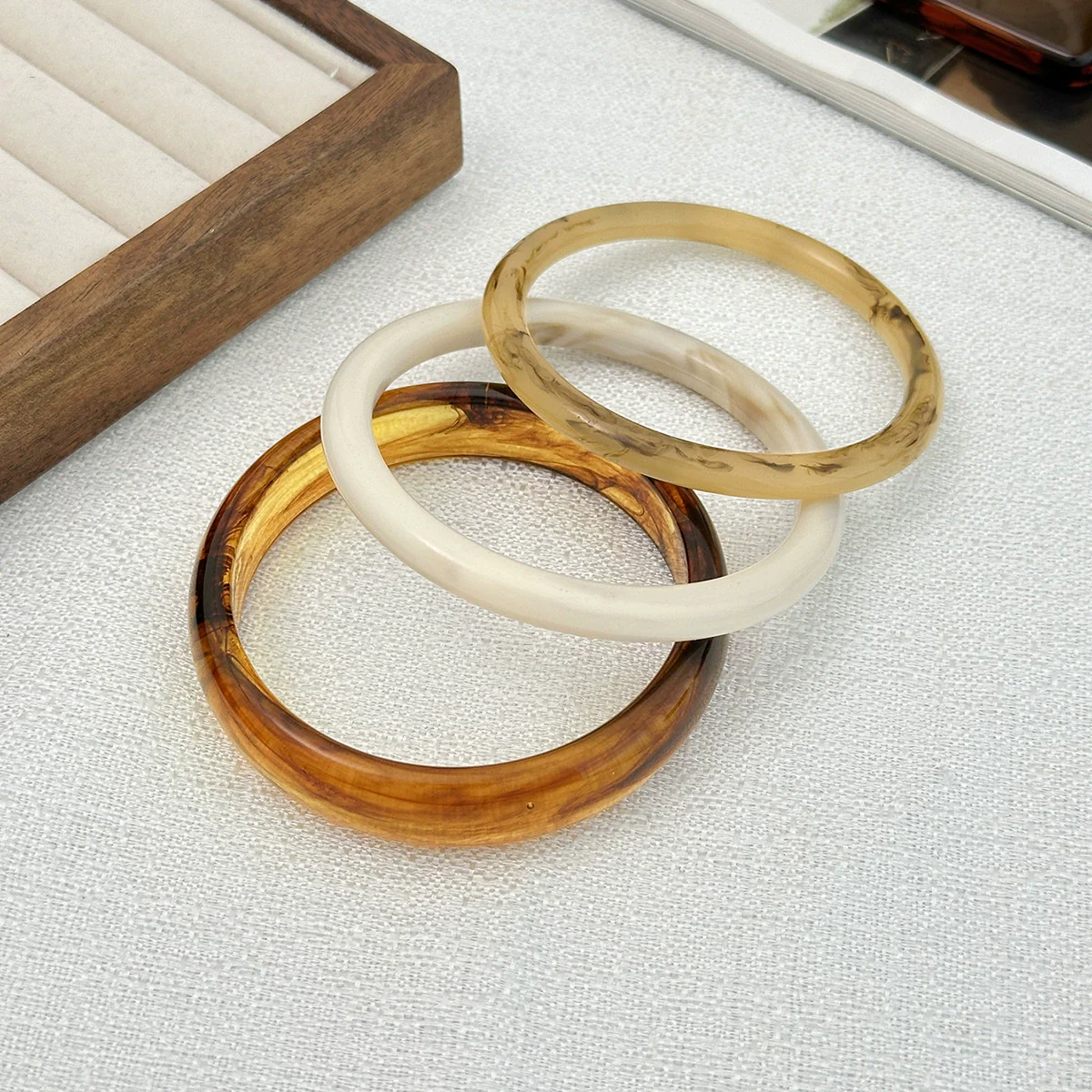 Wholesale Jewelry Retro Style Geometric Resin Handmade Halo Gradient Bracelet For Women - Image 4