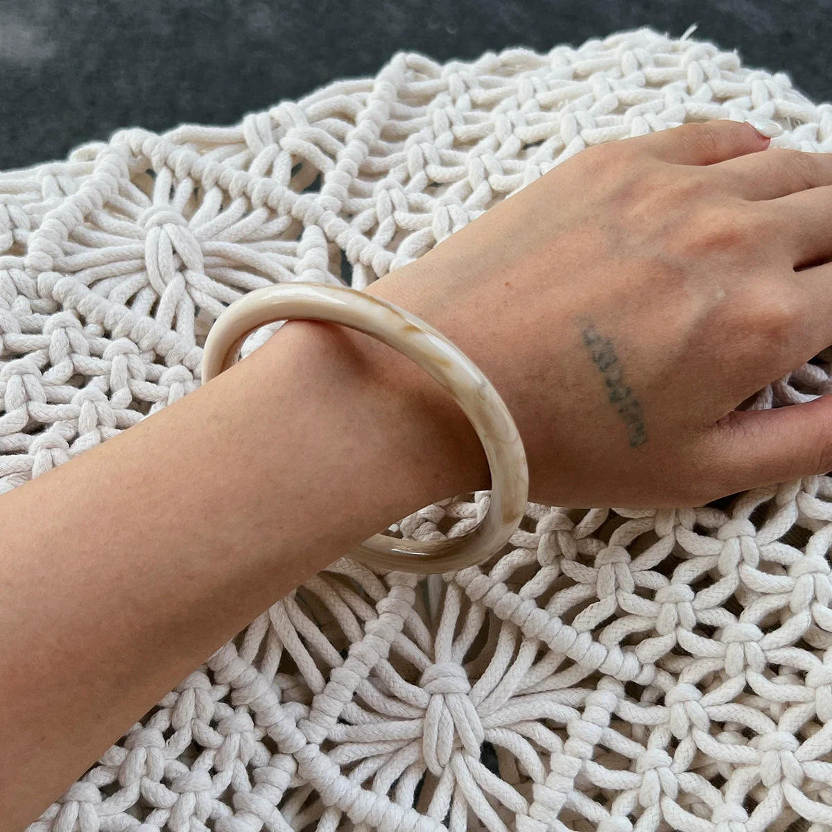 Wholesale Jewelry Retro Style Geometric Resin Handmade Halo Gradient Bracelet For Women - Image 7