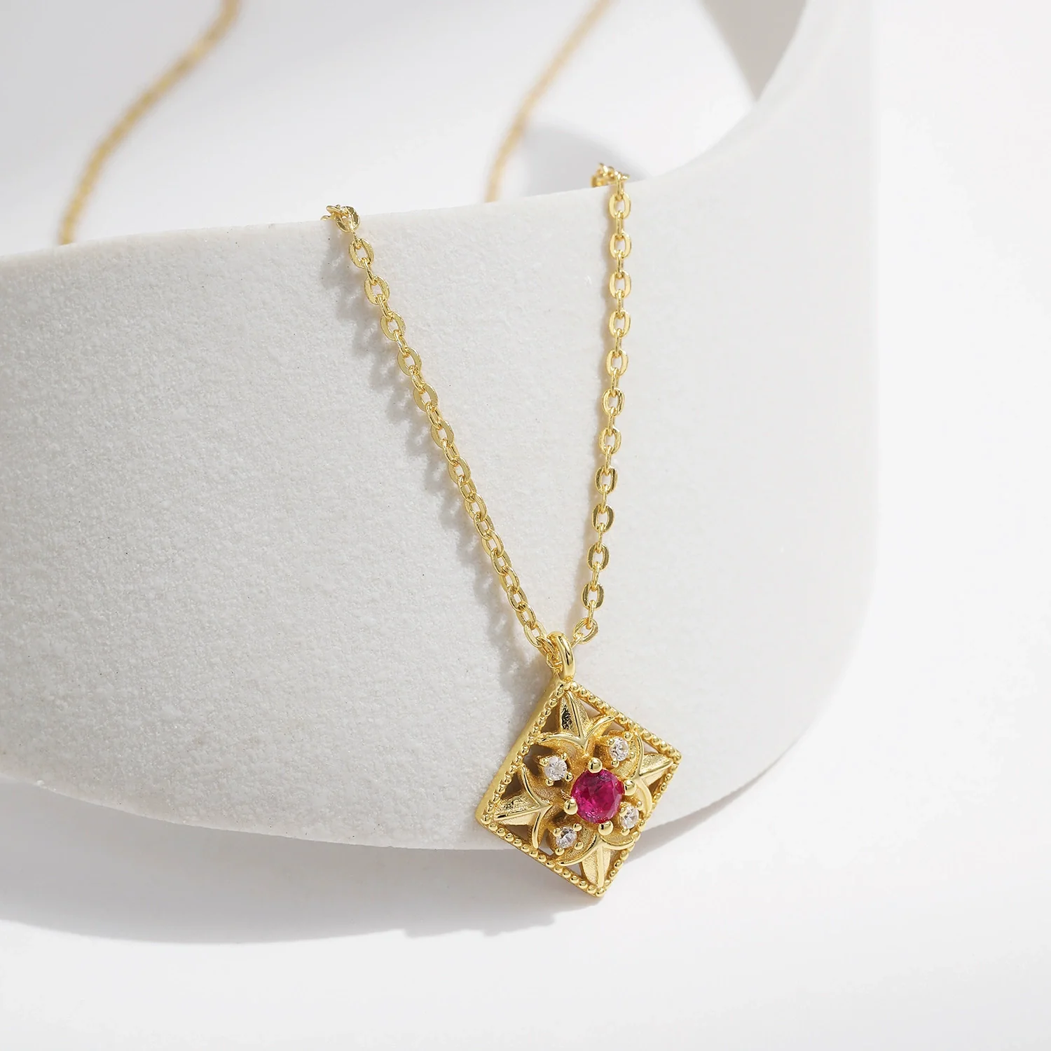 Wholesale Jewelry Silver 925 Sterling Retro Geometric Hollow Square Diamond Clavicle Necklace - Image 3