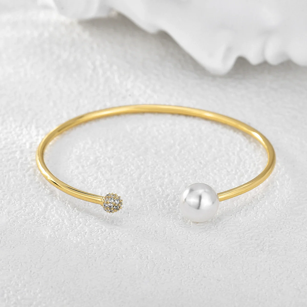 Wholesale Jewelry Simple Geometric Copper 18K Gold Plated Round Bead Opening Bracelet - Image 4