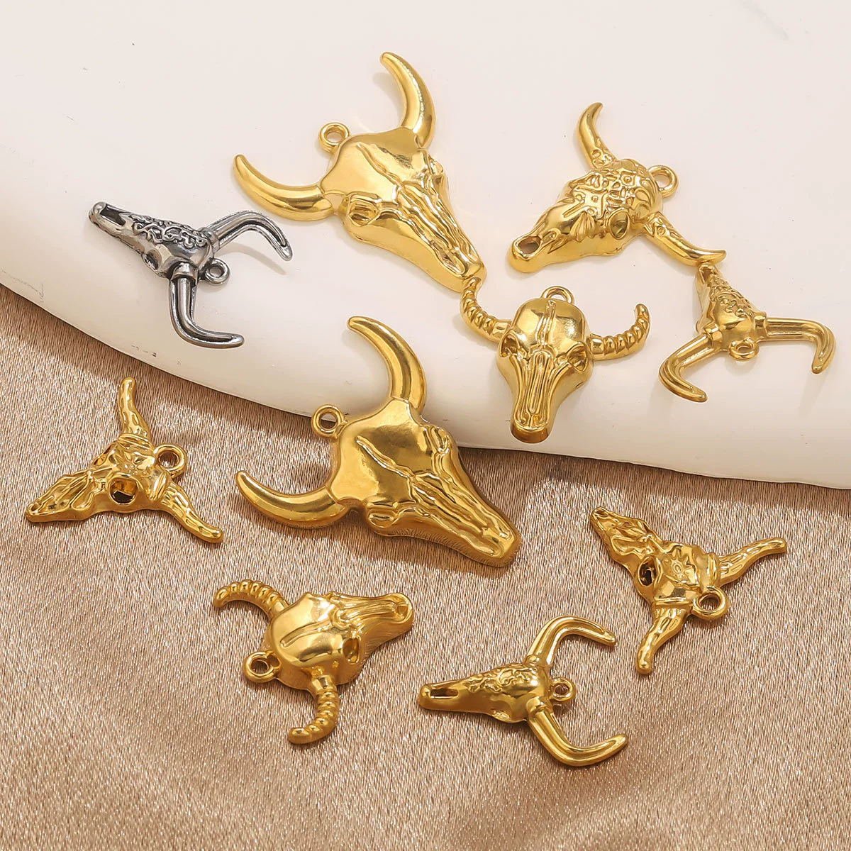 Wholesale Jewelry Stainless Steel Bull Head Animal Series Vacuum Goldplated Pendant Necklace - Image 3