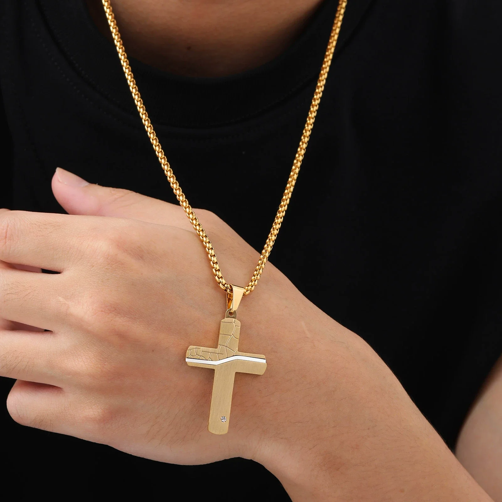 Wholesale Jewelry Stainless Steel Crack Cross Pendant Necklace For Men With Electroplating Fashion Style - Image 11