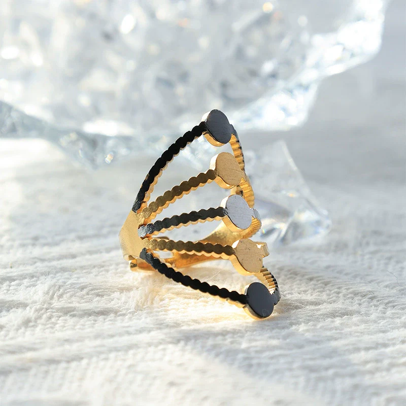Wholesale Jewelry Stainless Steel Geometric Round Hollow Wide Face Ring Electroplated Retro Style Unisex - Image 2