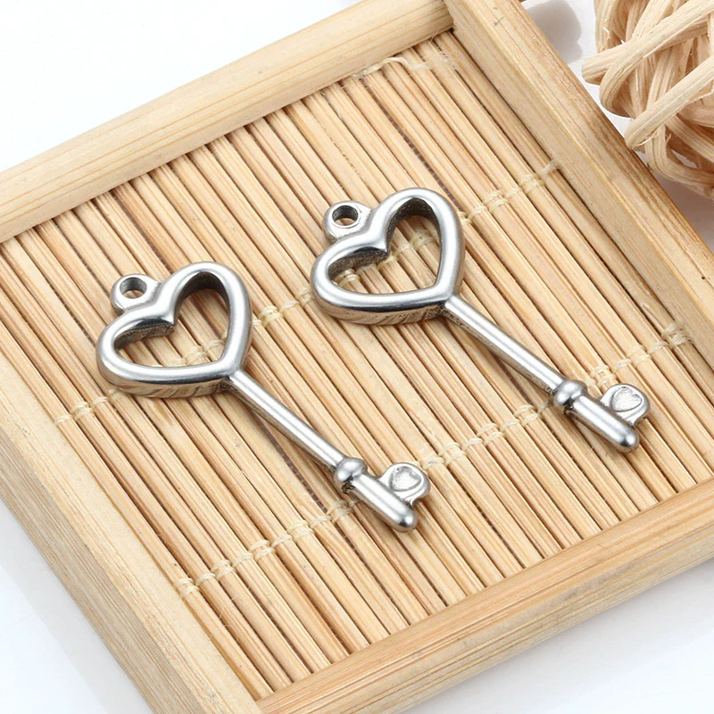 Wholesale Jewelry Stainless Steel Love Hollow Key Pendant Vacuum Electroplated Gold - Image 4
