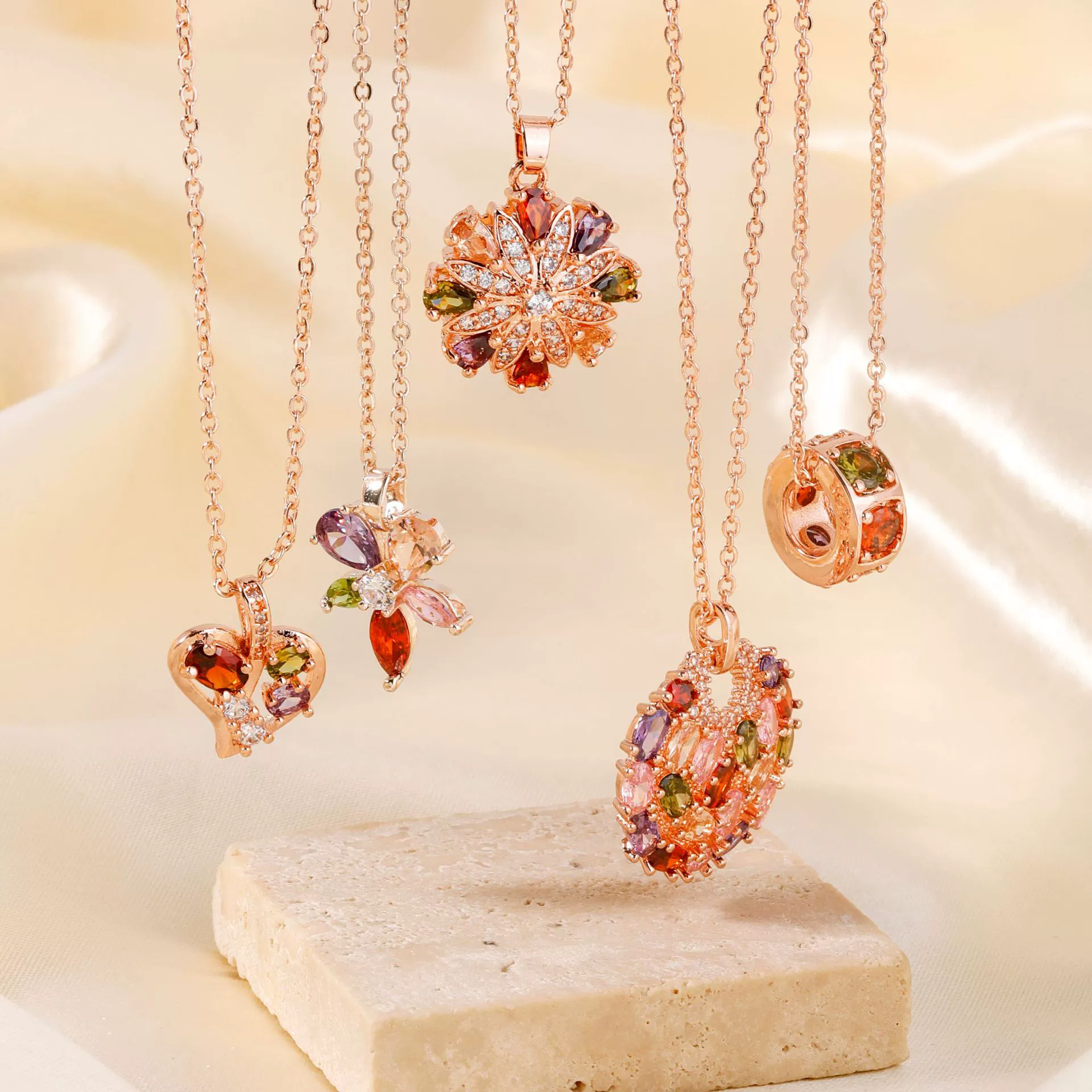 Wholesale Jewelry Sweet Geometric Copper Zircon Electroplated Ochain Pendant Necklace - Image 2
