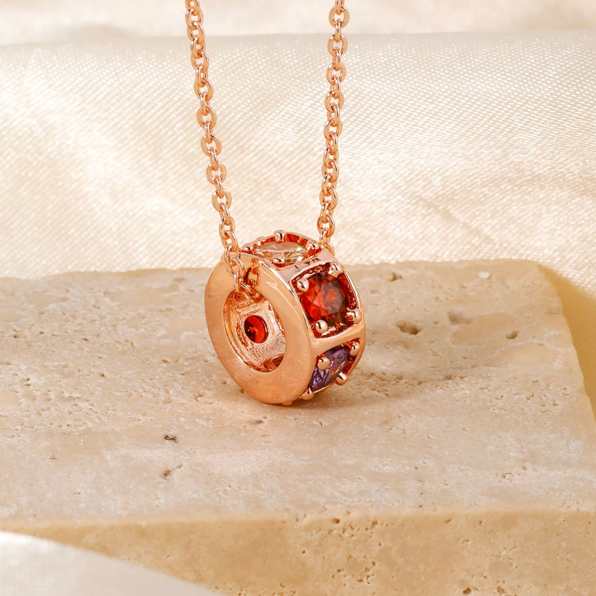 Wholesale Jewelry Sweet Geometric Copper Zircon Electroplated Ochain Pendant Necklace - Image 4