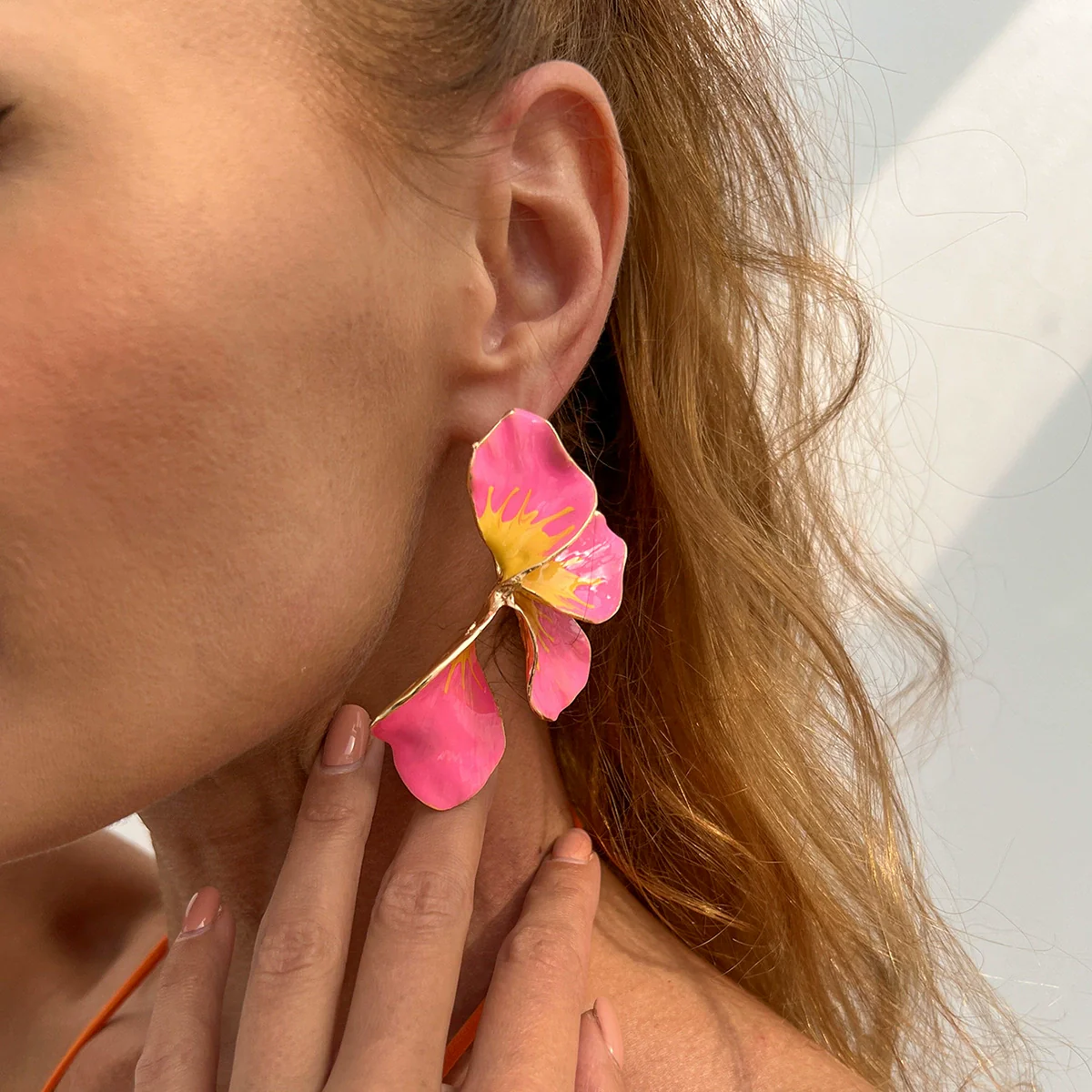 Wholesale Jewelry Sweet Style Flower Shape Alloy Dripping Oil Electroplated Earrings For Women - Image 2