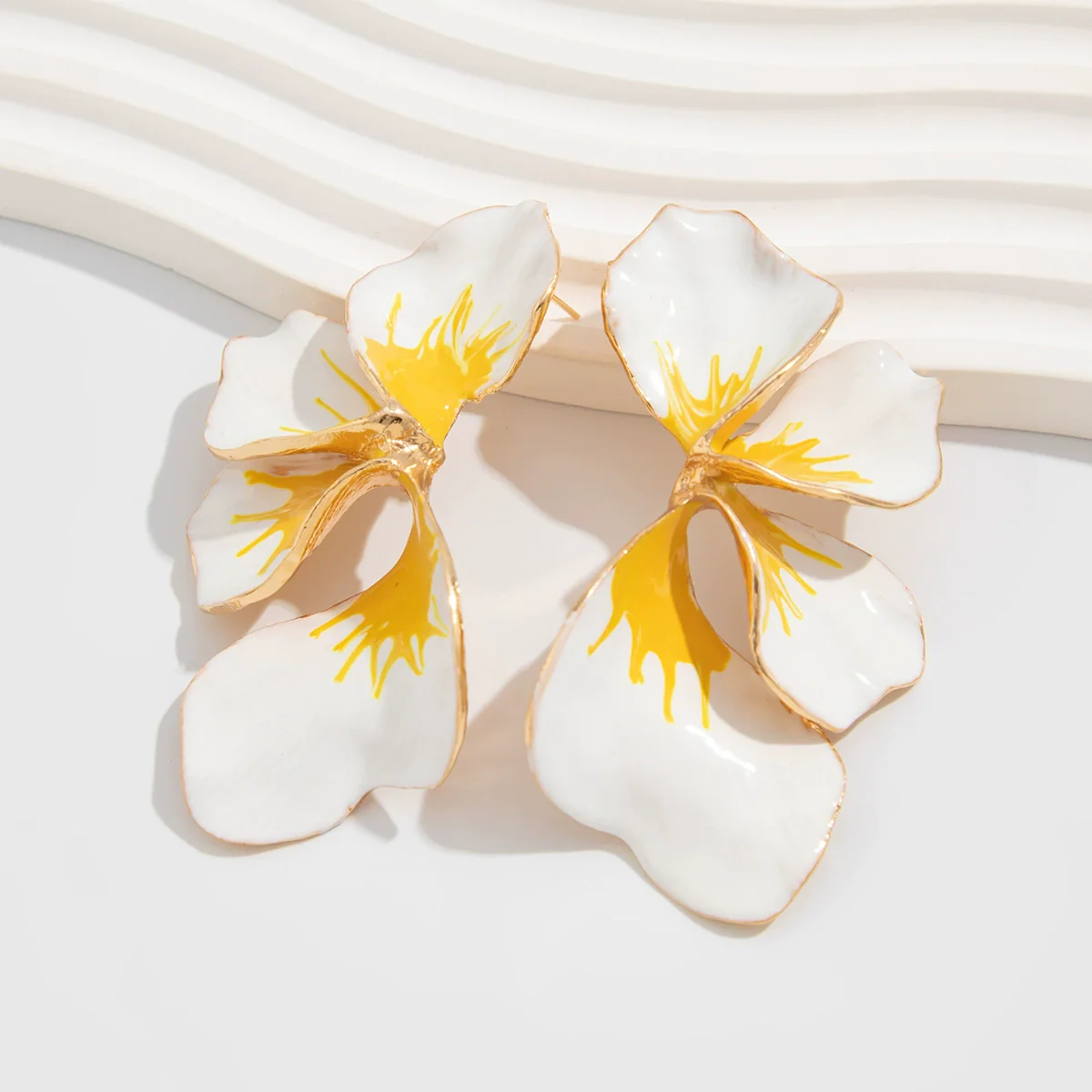 Wholesale Jewelry Sweet Style Flower Shape Alloy Dripping Oil Electroplated Earrings For Women - Image 4