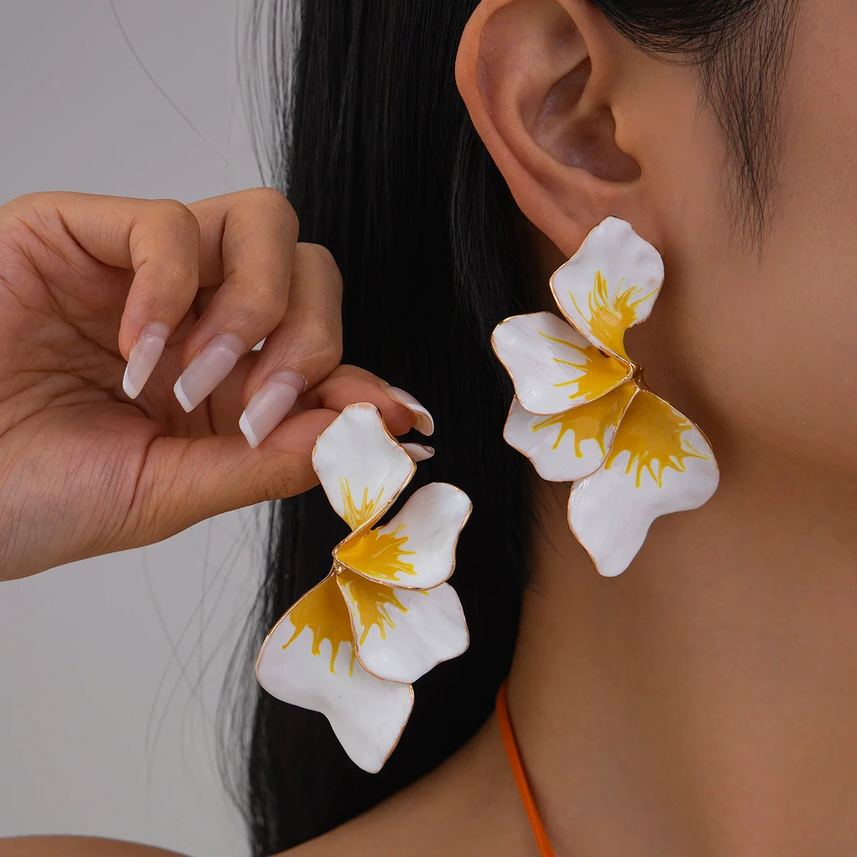 Wholesale Jewelry Sweet Style Flower Shape Alloy Dripping Oil Electroplated Earrings For Women - Image 6