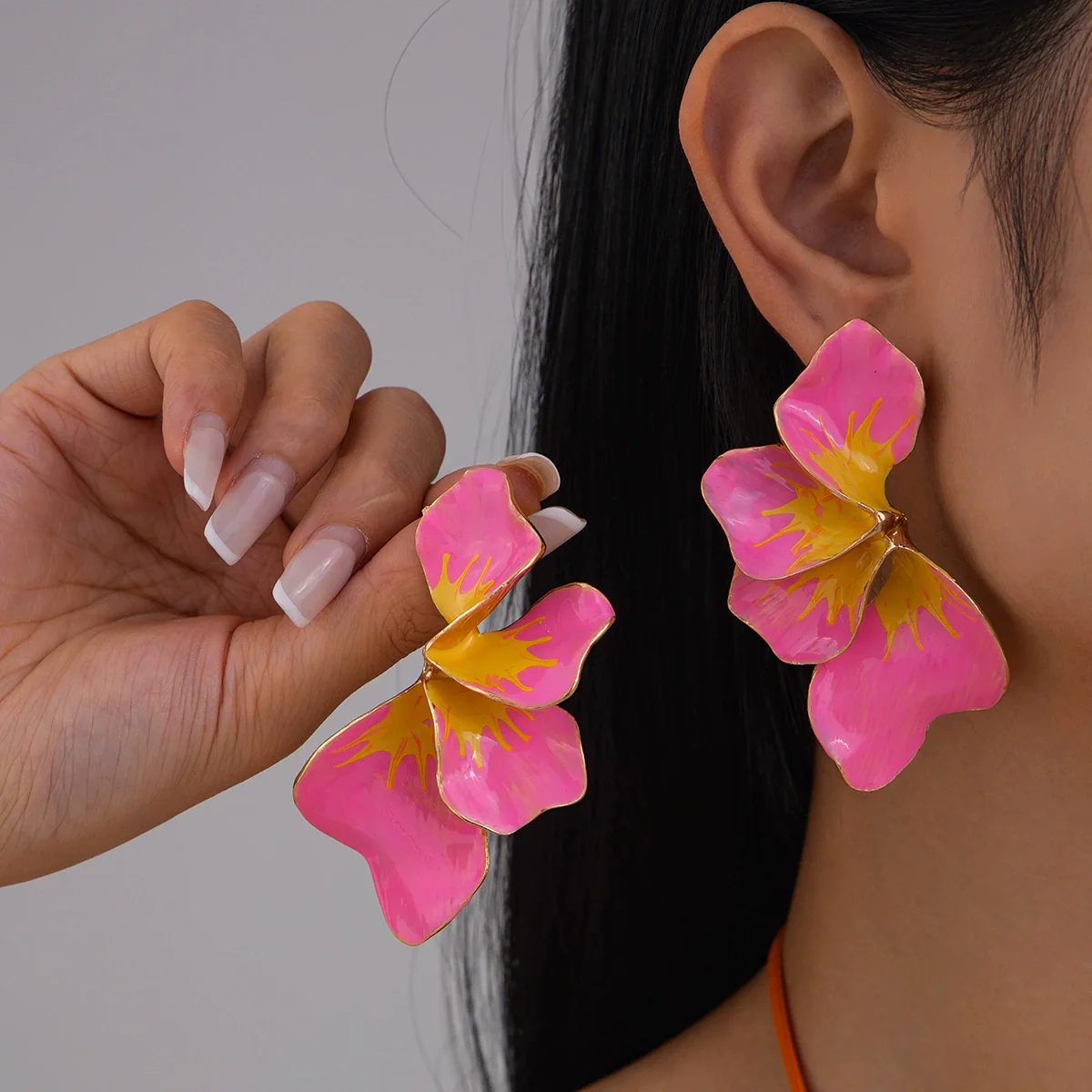 Wholesale Jewelry Sweet Style Flower Shape Alloy Dripping Oil Electroplated Earrings For Women - Image 7