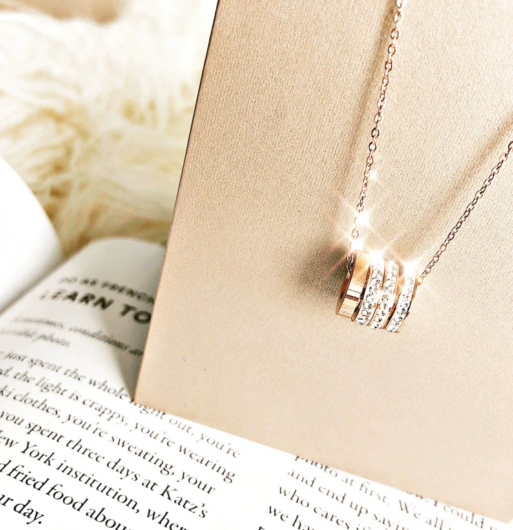 Wholesale Jewelry Titanium Steel Gold Color Pendant Necklace With Flower Pattern For Women Polished Box Chain - Image 4