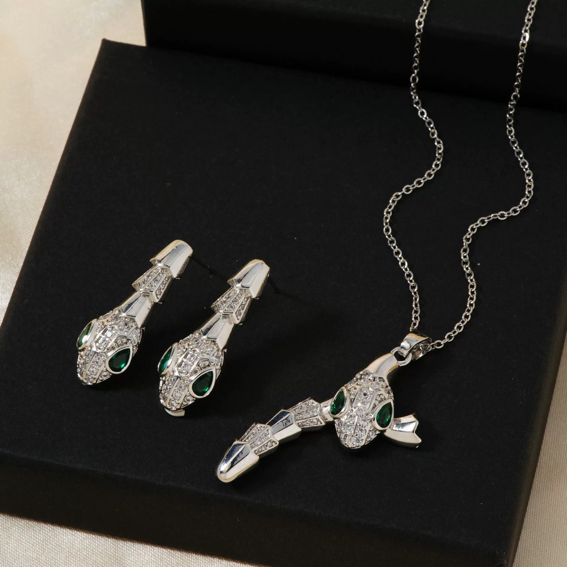 Wholesale Jewelry Vintage Animals Snake Copper Zircon Micro Inlay Pendant Necklace Earrings Suit With Electroplating