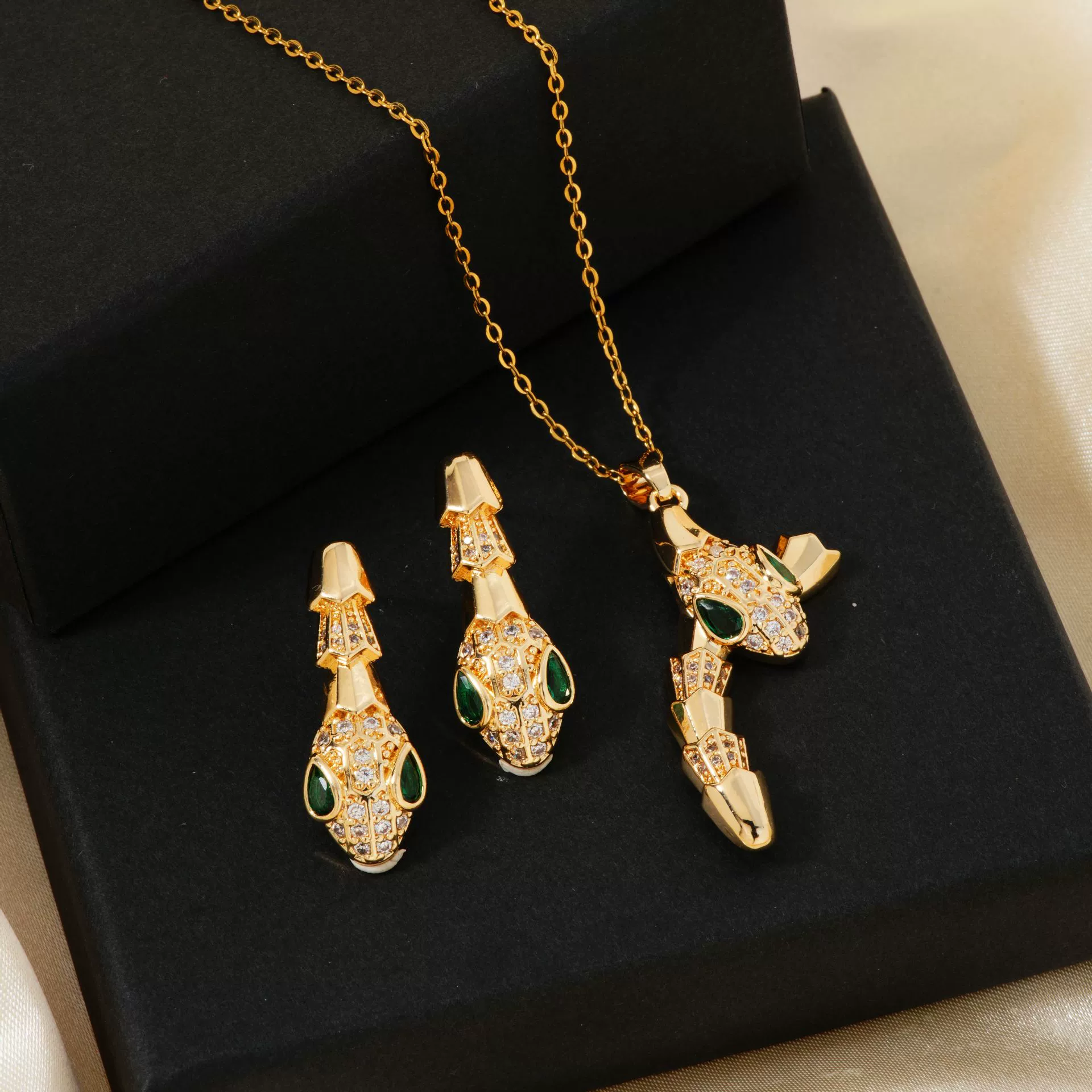 Wholesale Jewelry Vintage Animals Snake Copper Zircon Micro Inlay Pendant Necklace Earrings Suit With Electroplating - Image 2