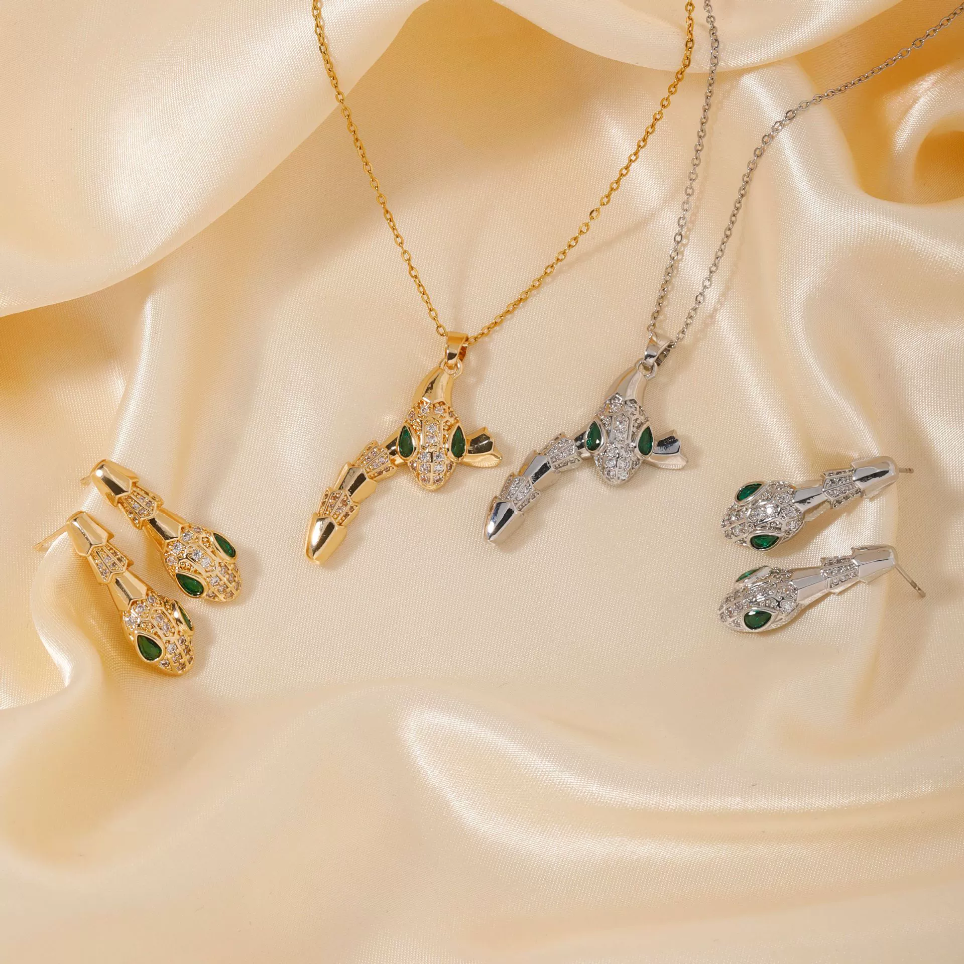 Wholesale Jewelry Vintage Animals Snake Copper Zircon Micro Inlay Pendant Necklace Earrings Suit With Electroplating - Image 3